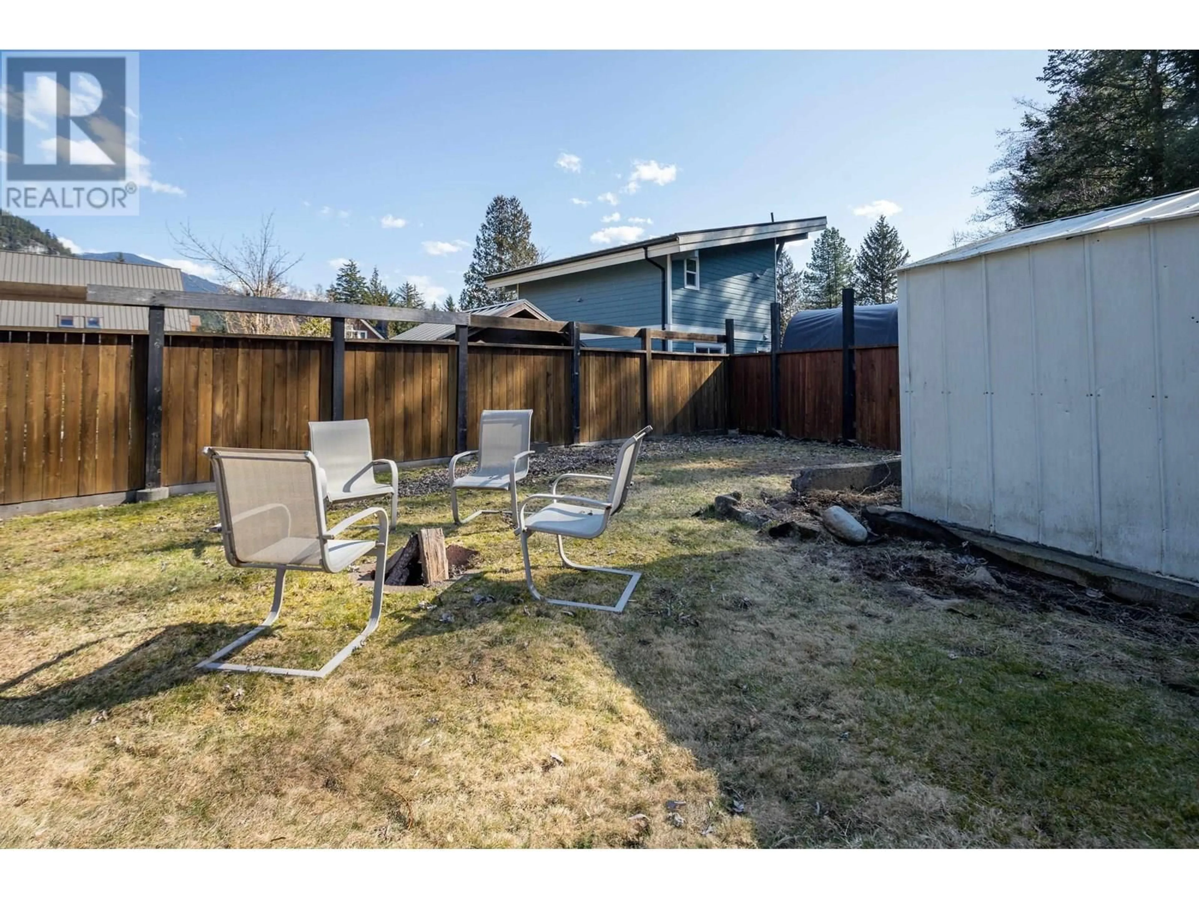 Patio, street for 23 BRACKEN PARKWAY, Squamish British Columbia V0N1T0