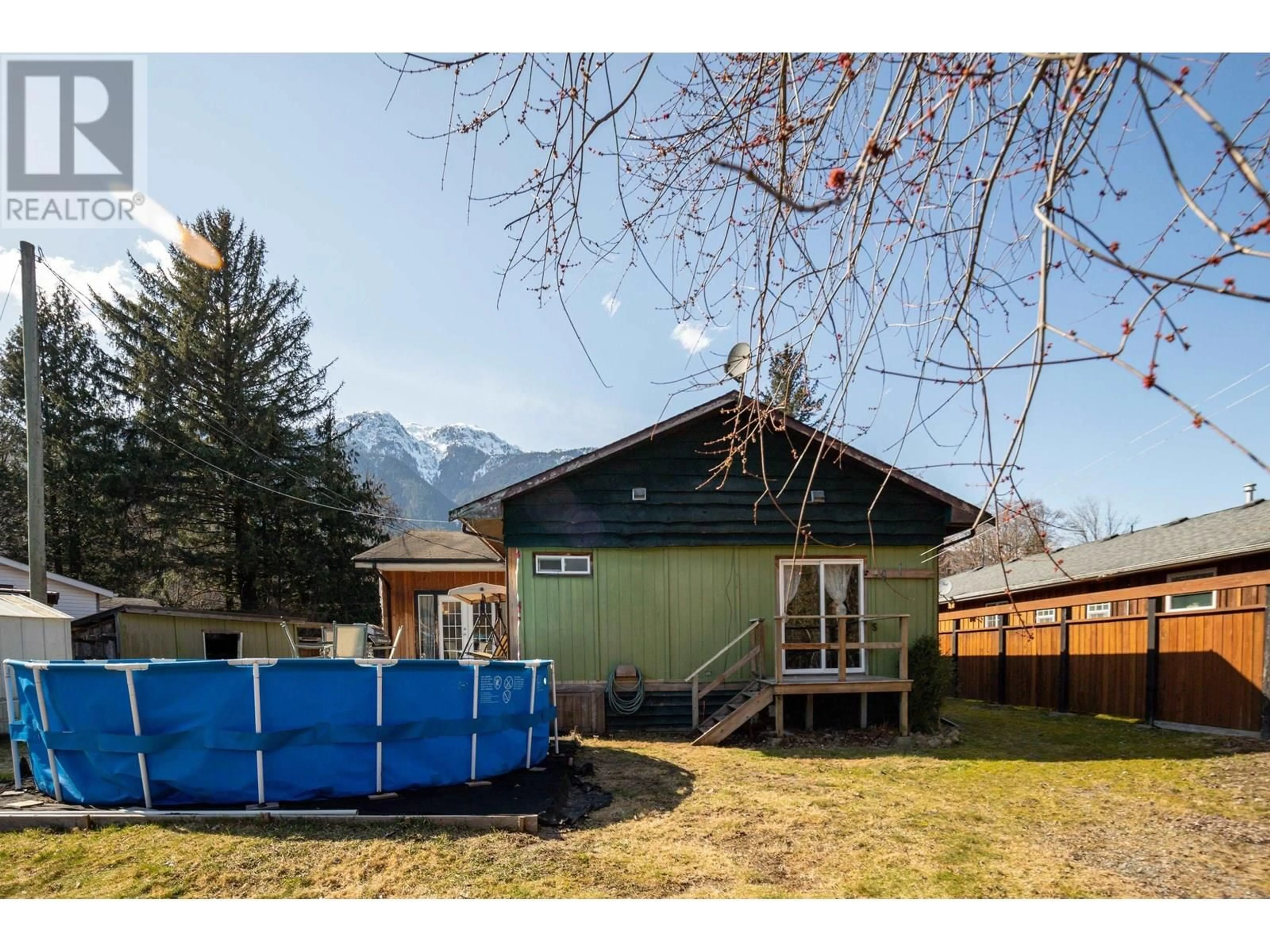 A pic from outside/outdoor area/front of a property/back of a property/a pic from drone, mountain view for 23 BRACKEN PARKWAY, Squamish British Columbia V0N1T0