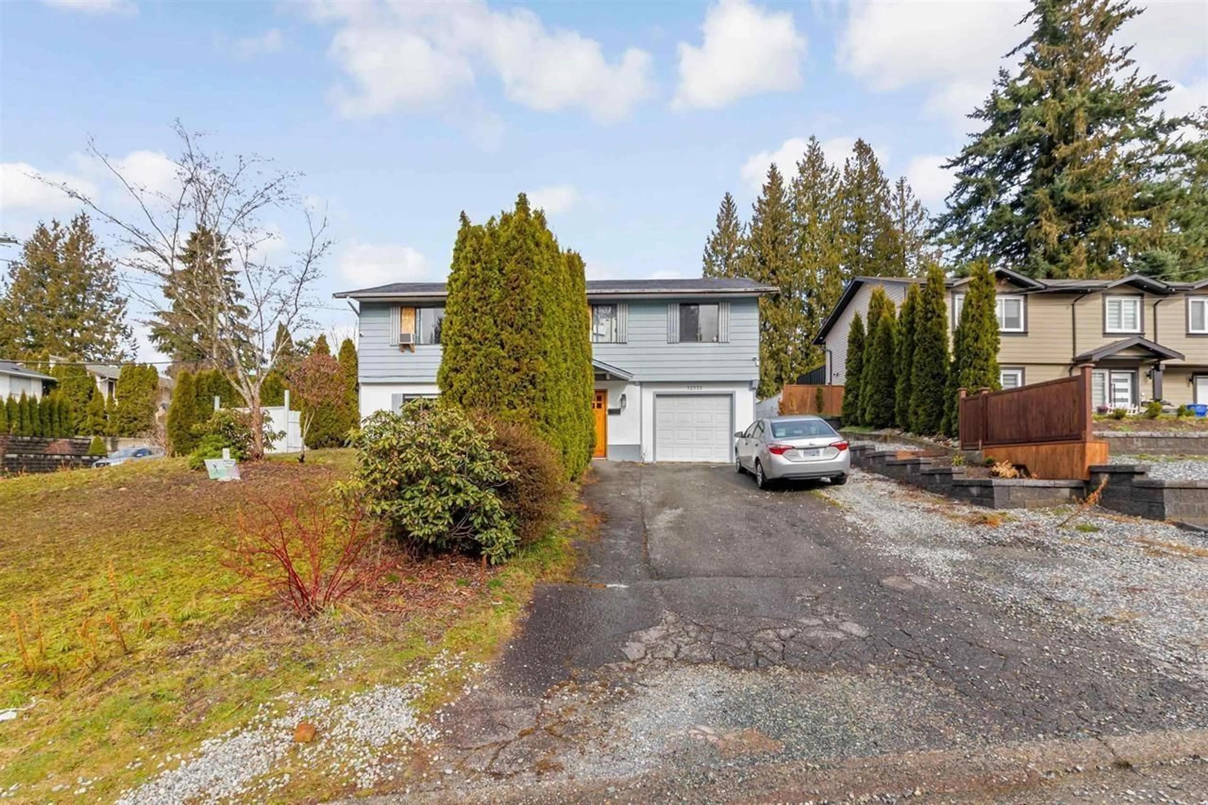 A pic from outside/outdoor area/front of a property/back of a property/a pic from drone, street for 32533 PTARMIGAN, Mission British Columbia V2V5K6