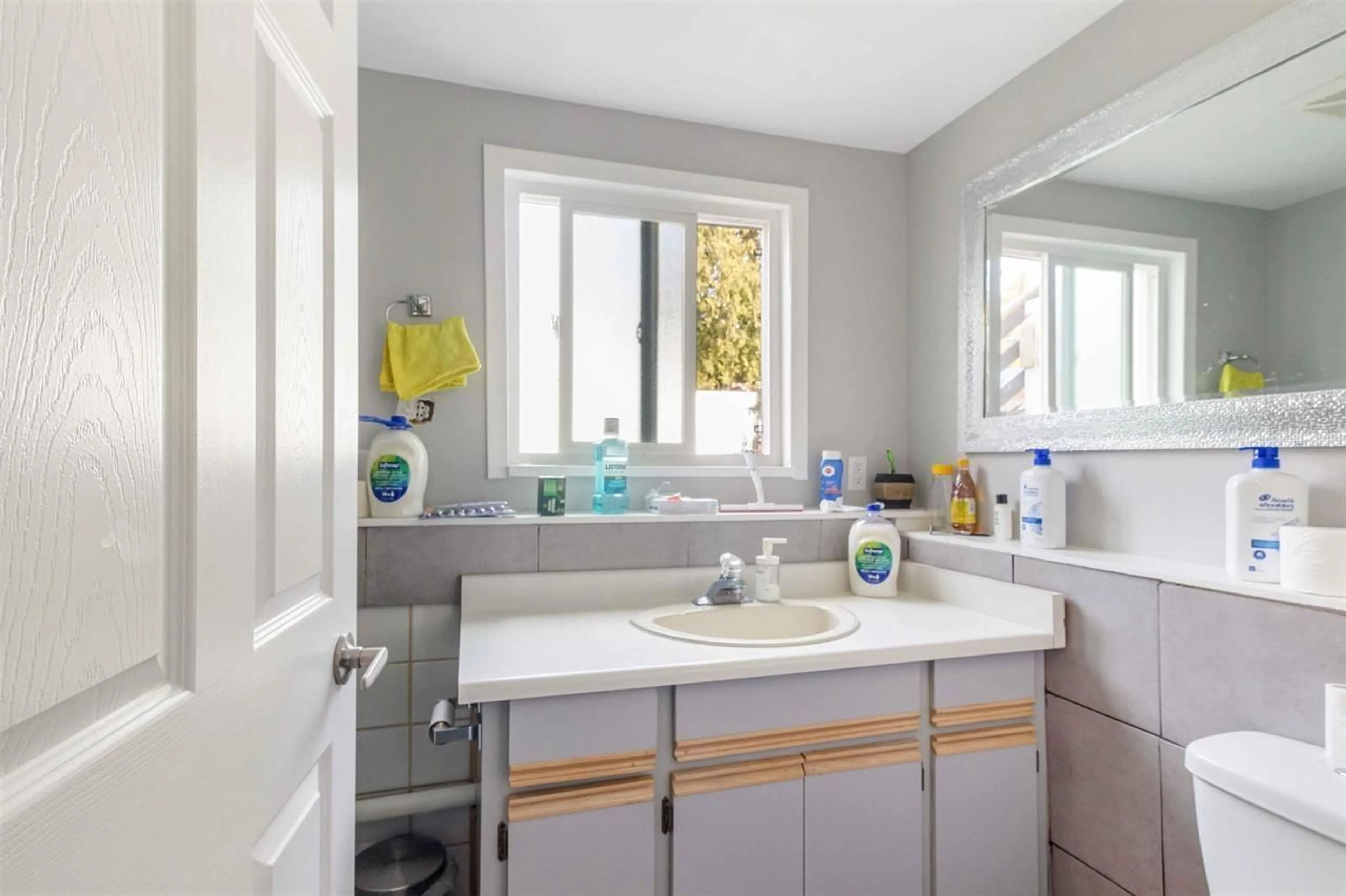 Standard bathroom, ceramic/tile floor for 32533 PTARMIGAN, Mission British Columbia V2V5K6