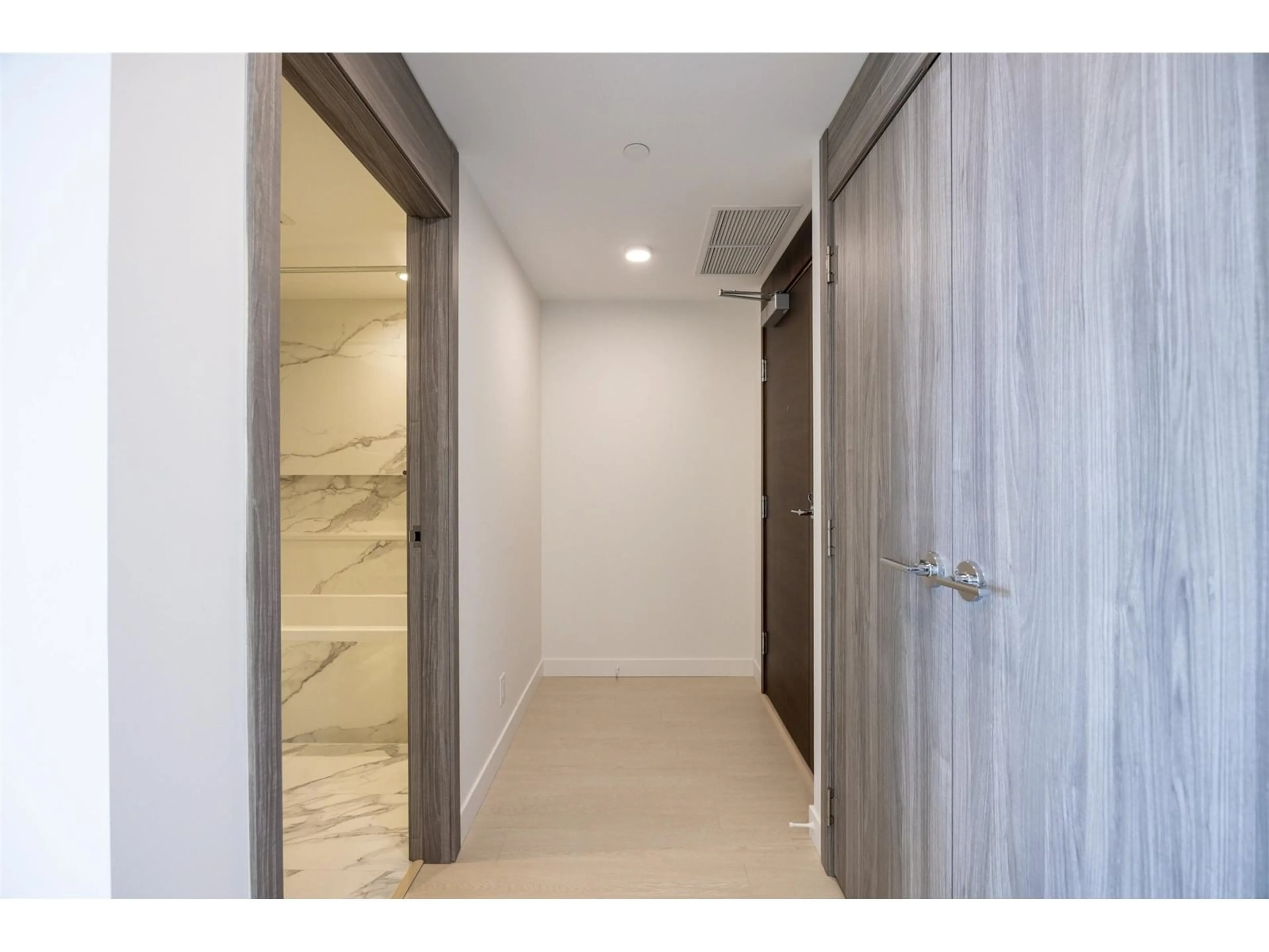 Indoor foyer for 2901 - 13778 100TH, Surrey British Columbia V3T0V3