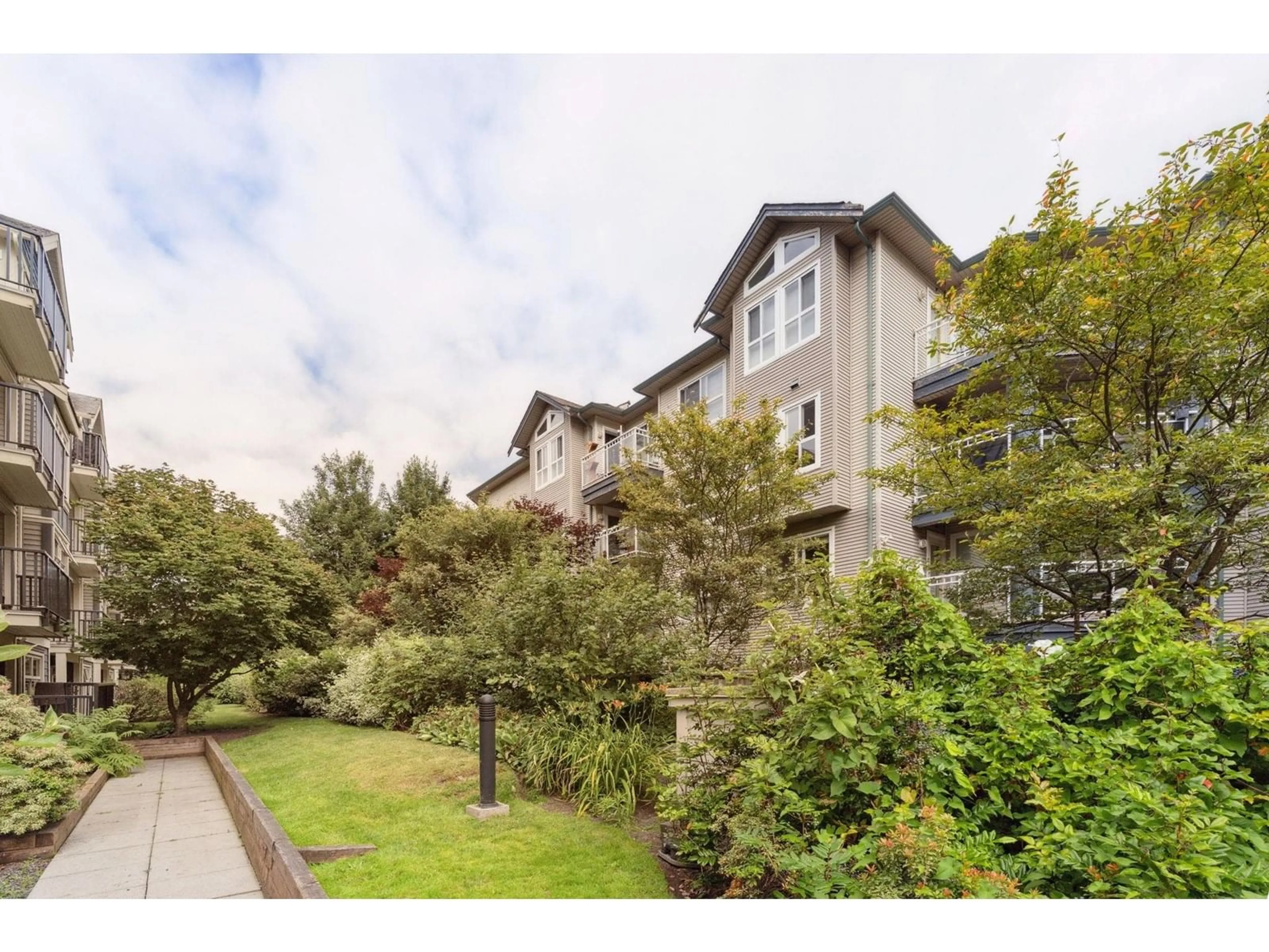 A pic from outside/outdoor area/front of a property/back of a property/a pic from drone, unknown for 211 - 8115 121A, Surrey British Columbia V3W1J2