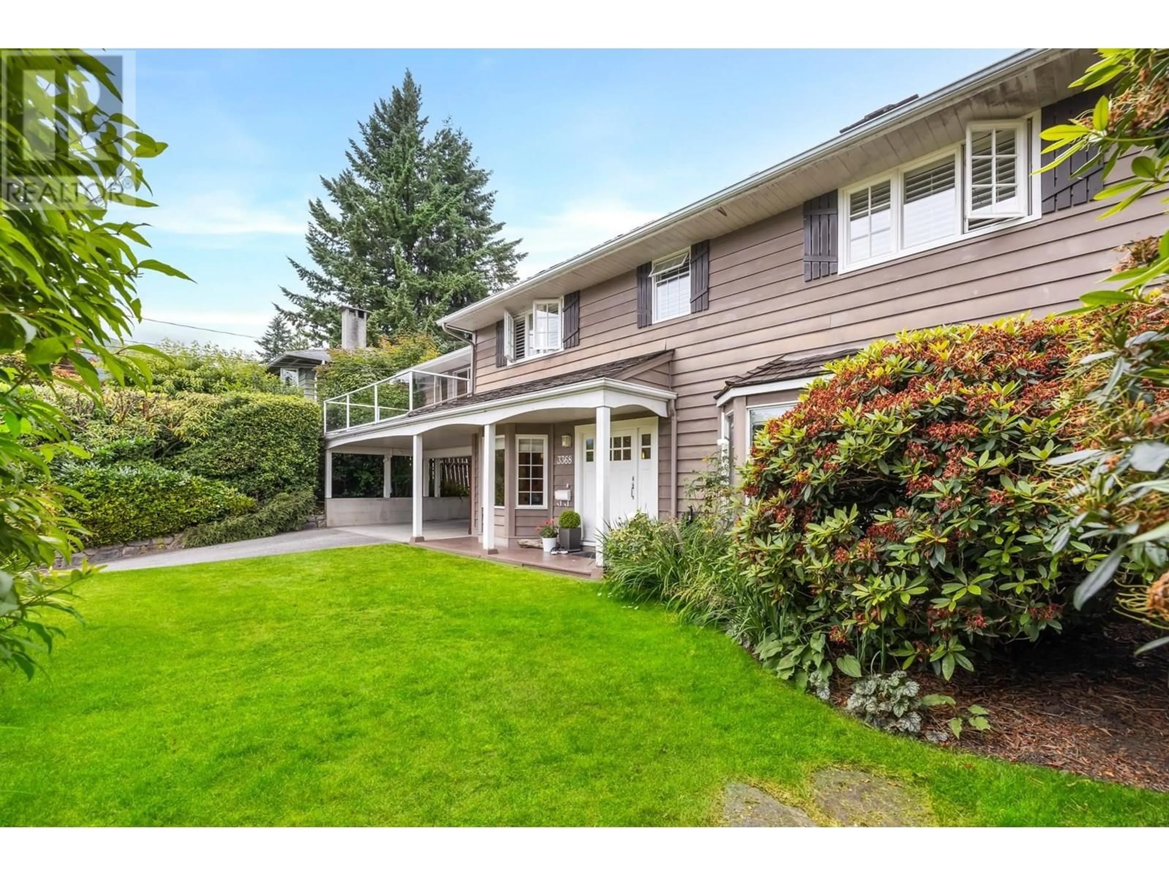 Home with vinyl exterior material, street for 3368 CALDER AVENUE, North Vancouver British Columbia V7N3R7