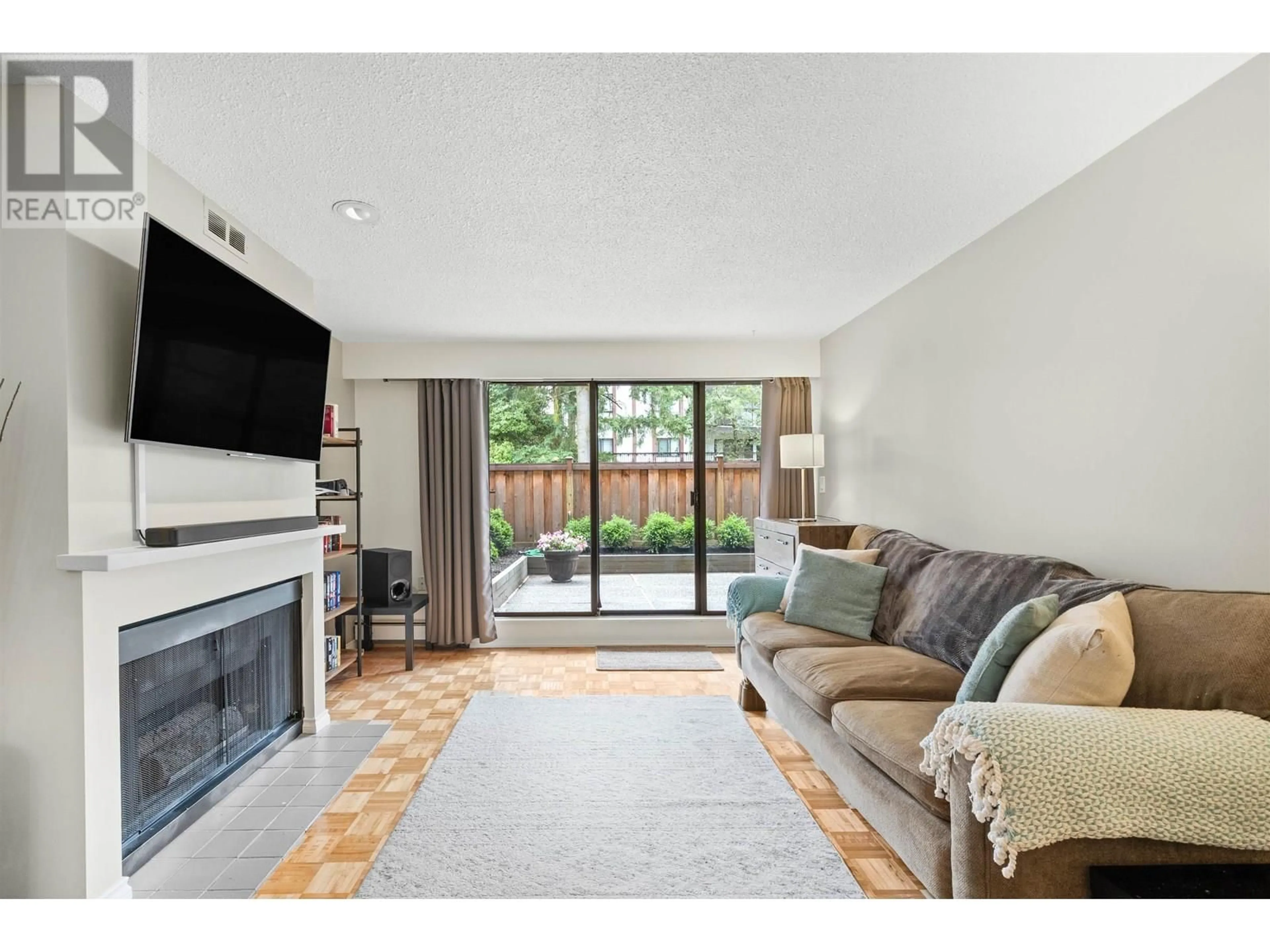Living room with furniture, unknown for 102 - 708 EIGHTH AVENUE, New Westminster British Columbia V3M2R3