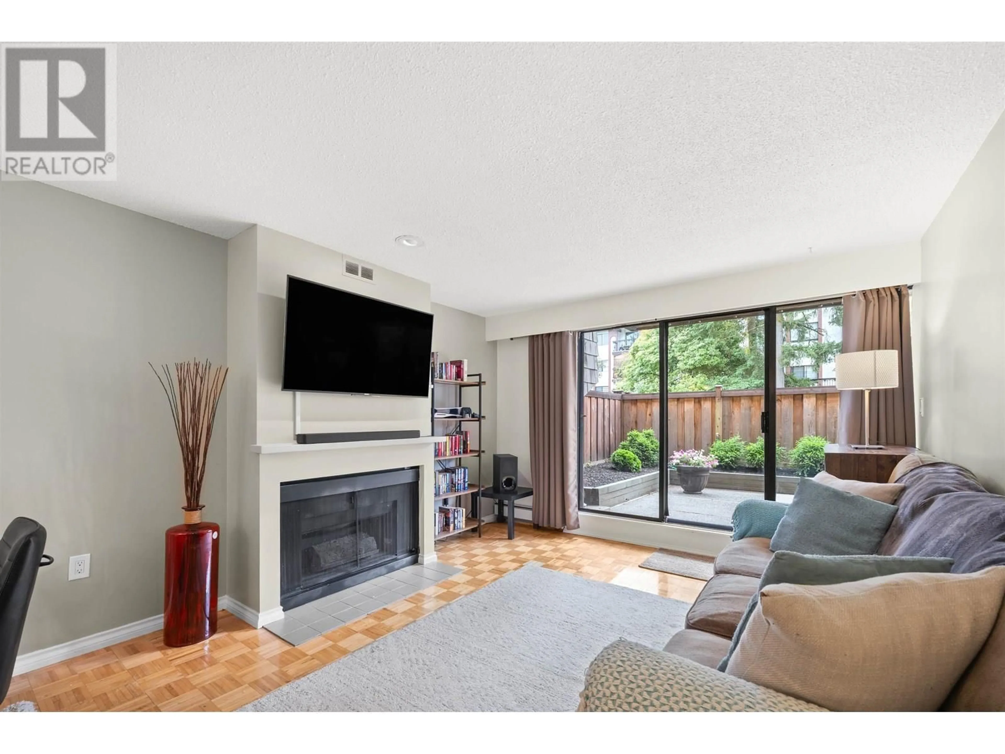Living room with furniture, unknown for 102 - 708 EIGHTH AVENUE, New Westminster British Columbia V3M2R3