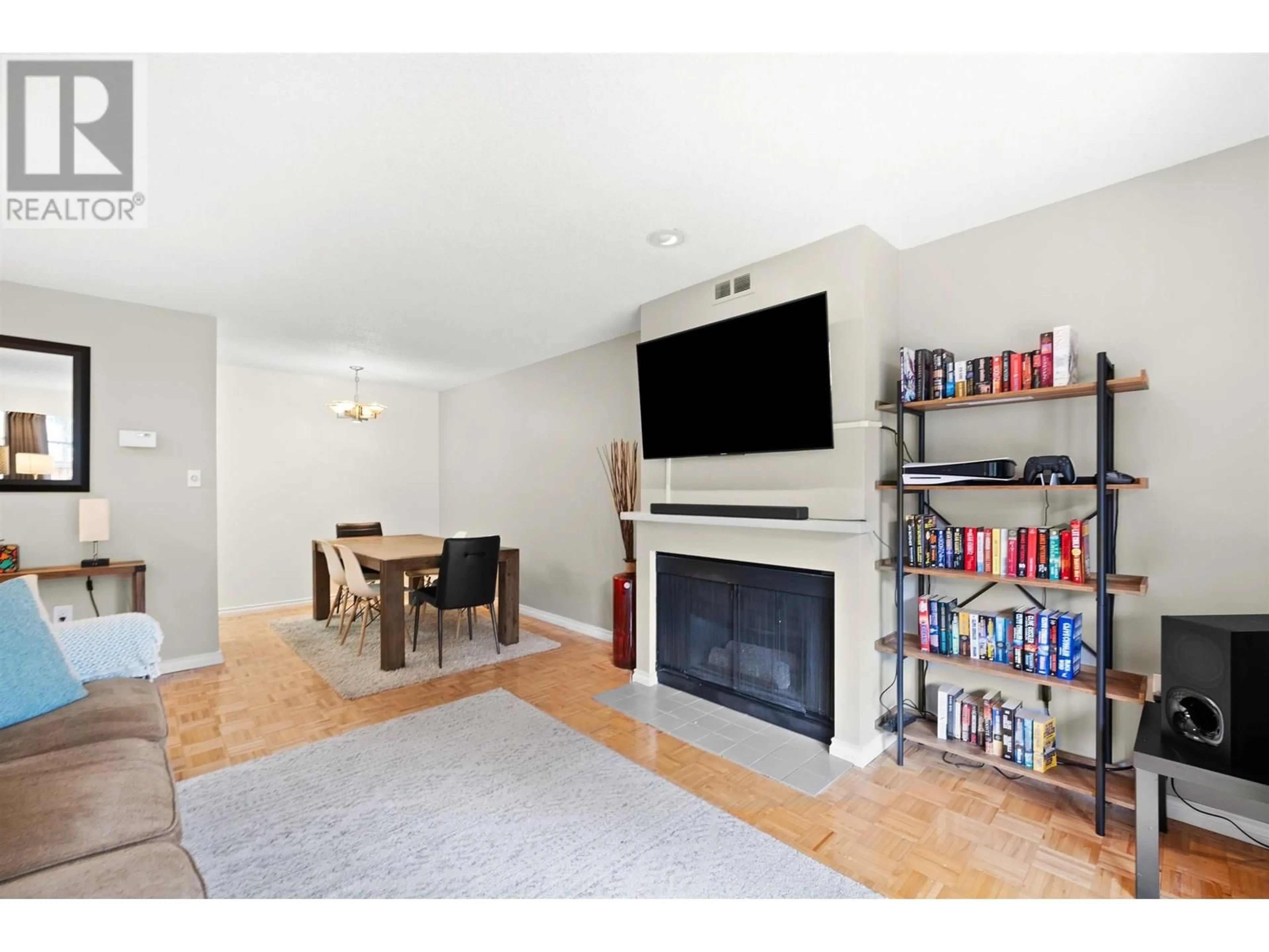 Living room with furniture, unknown for 102 - 708 EIGHTH AVENUE, New Westminster British Columbia V3M2R3