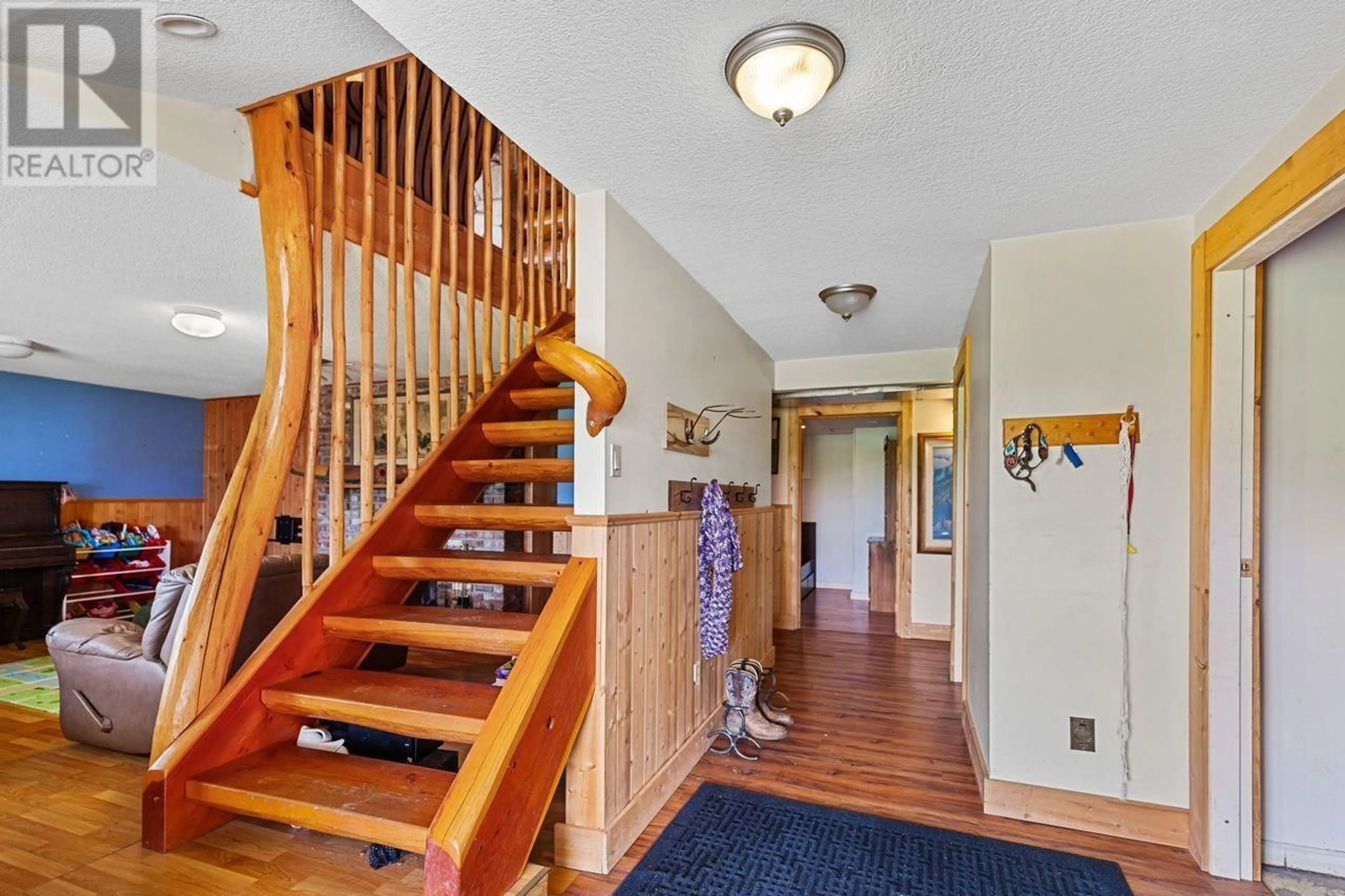 Indoor foyer for 11020 SALMON VALLEY ROAD, Prince George British Columbia V2K5T4