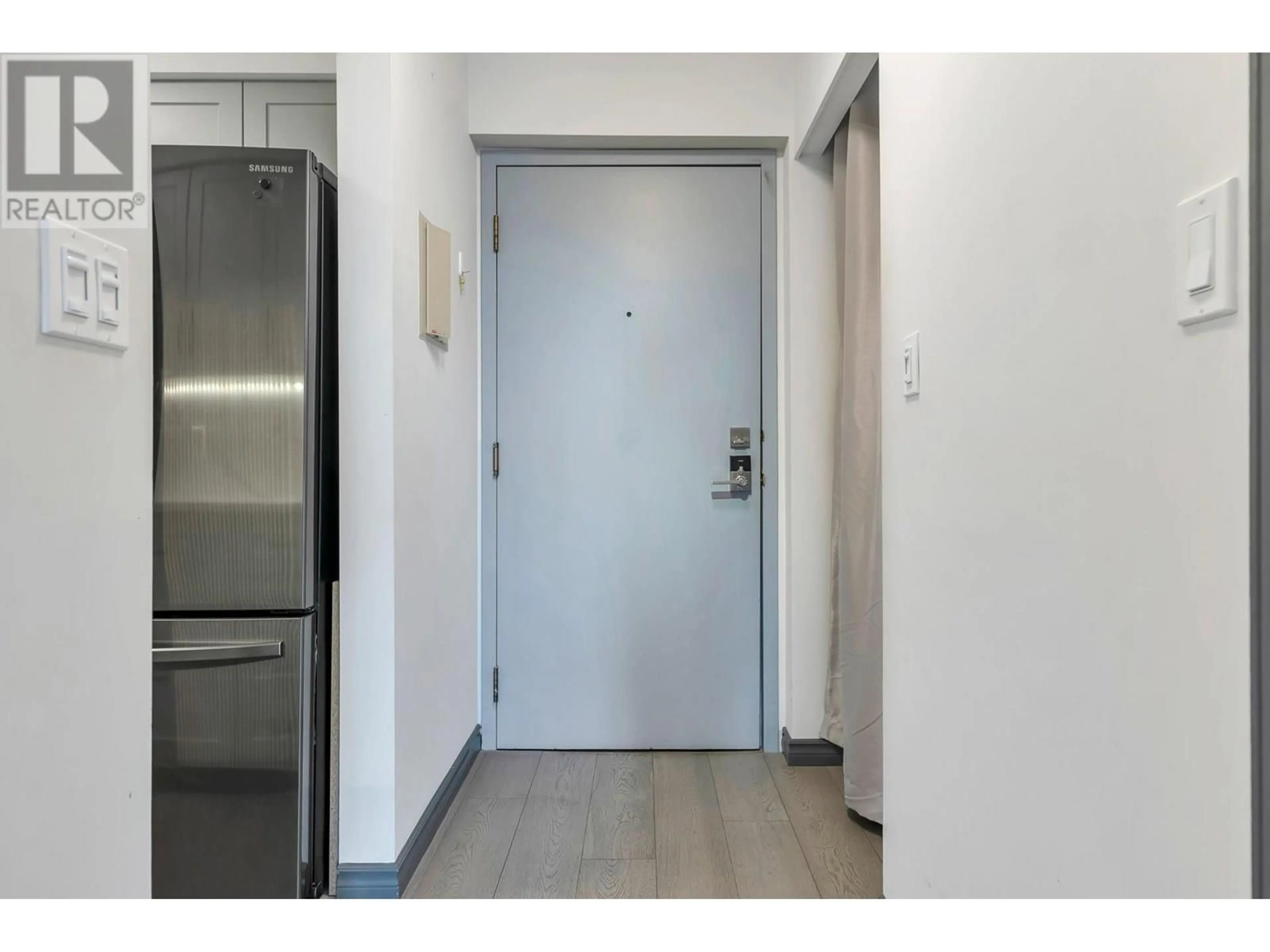 Indoor foyer for 605 - 3740 ALBERT STREET, Burnaby British Columbia V5C5Y7