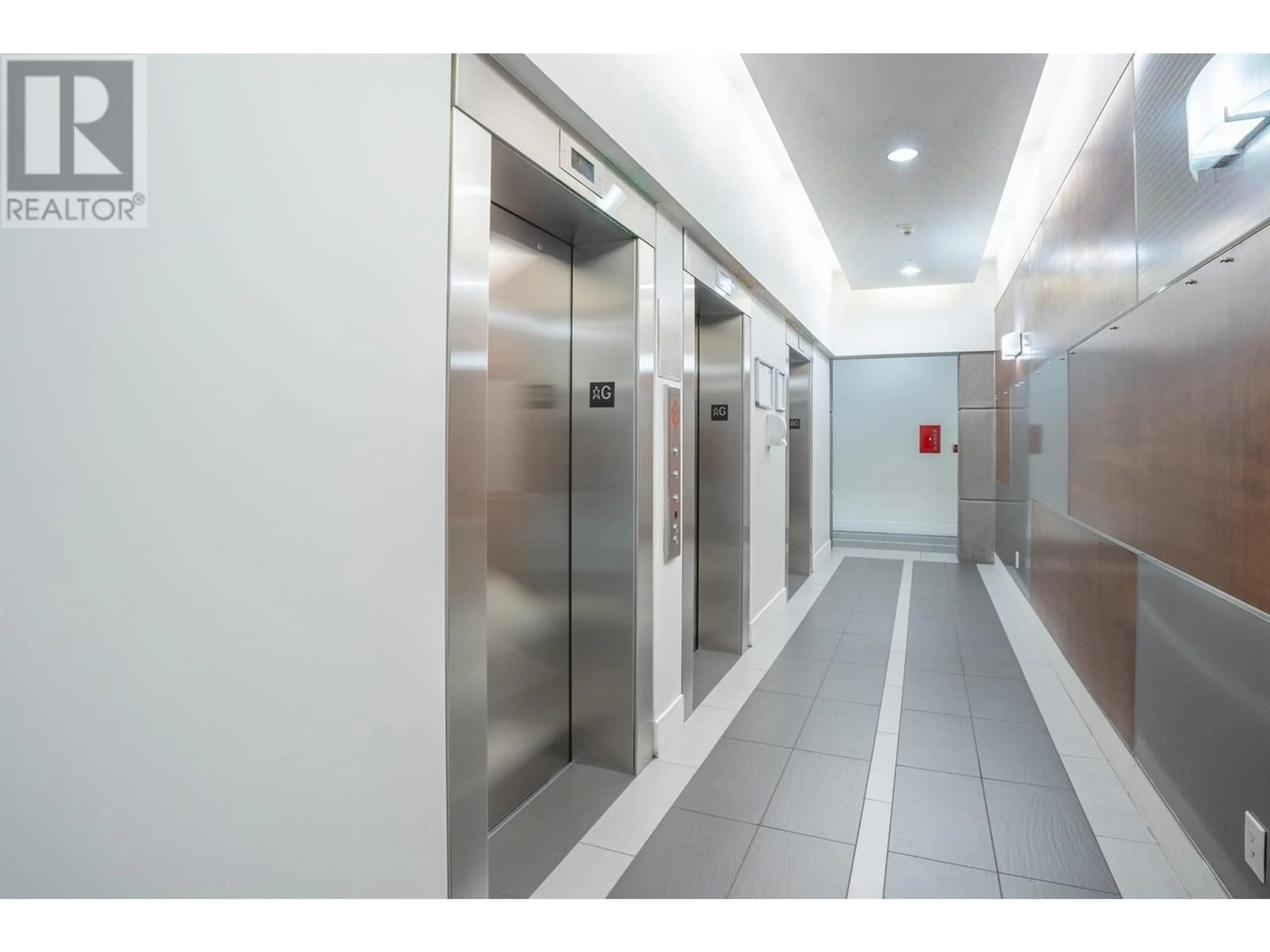 Indoor foyer for 2911 - 928 BEATTY STREET, Vancouver British Columbia V6Z3G6