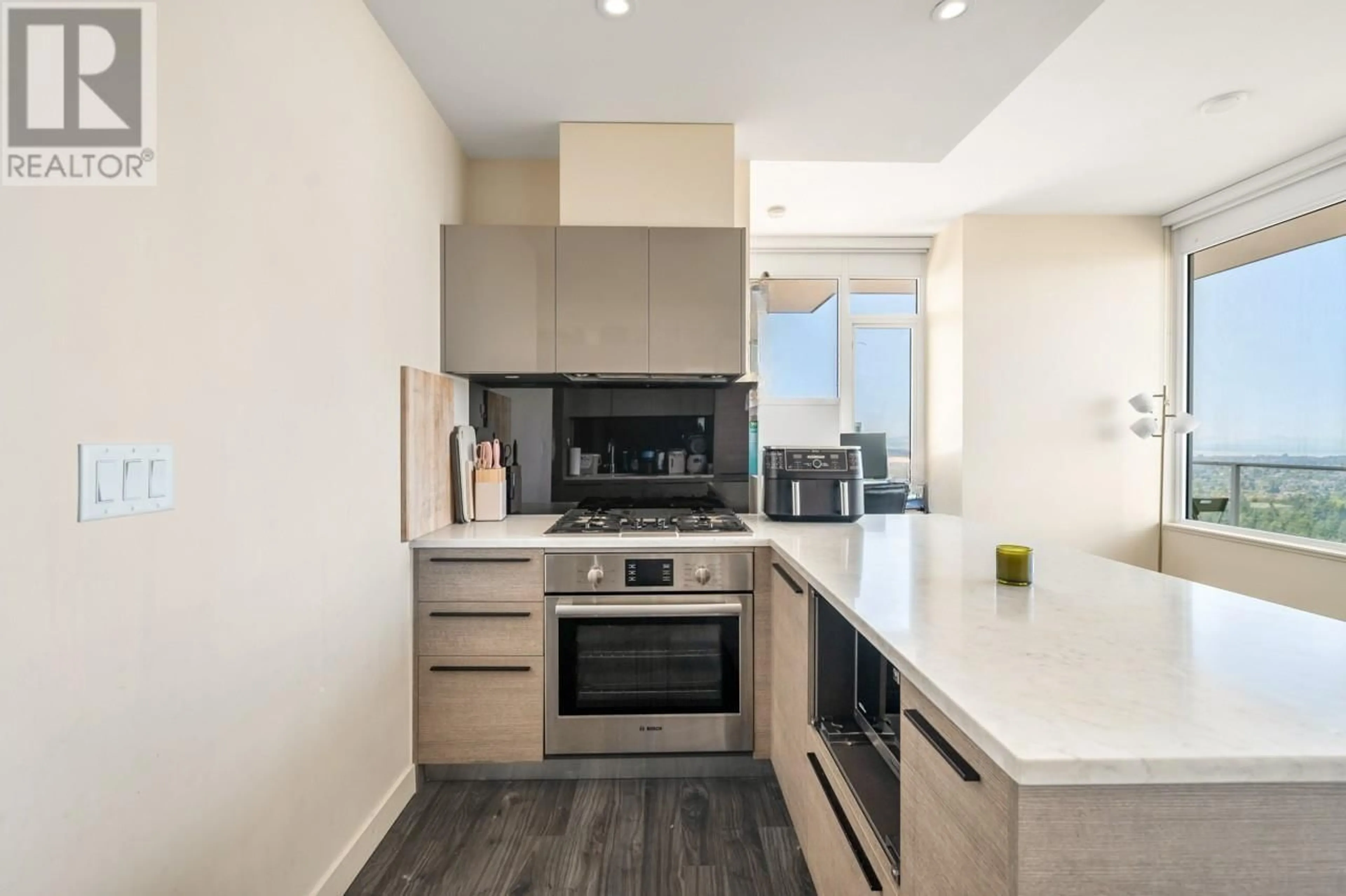 Standard kitchen, unknown for 3805 - 6383 MCKAY AVENUE, Burnaby British Columbia V5H0H8