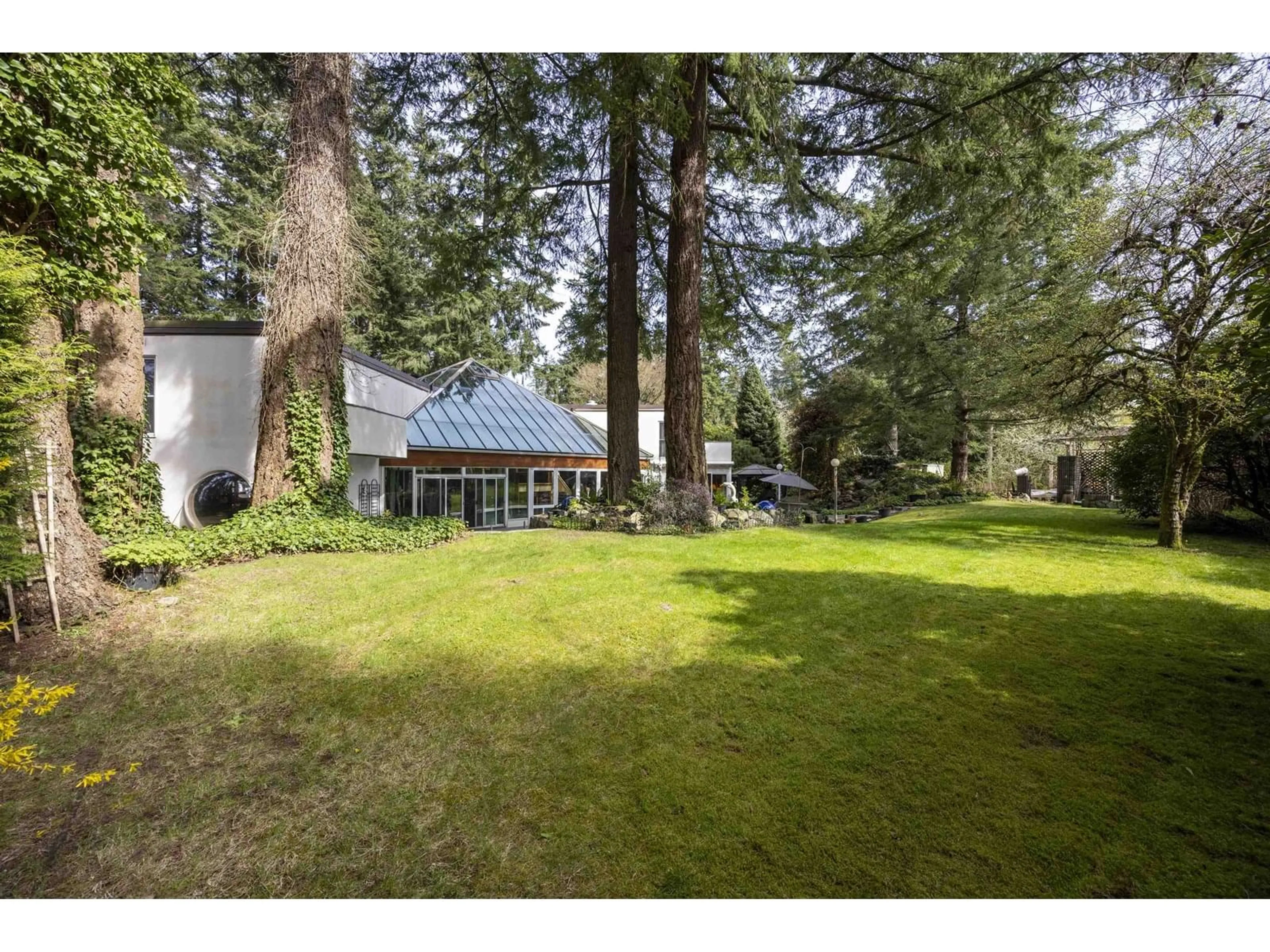 A pic from outside/outdoor area/front of a property/back of a property/a pic from drone, forest/trees view for 13642 28, Surrey British Columbia V4P1T3