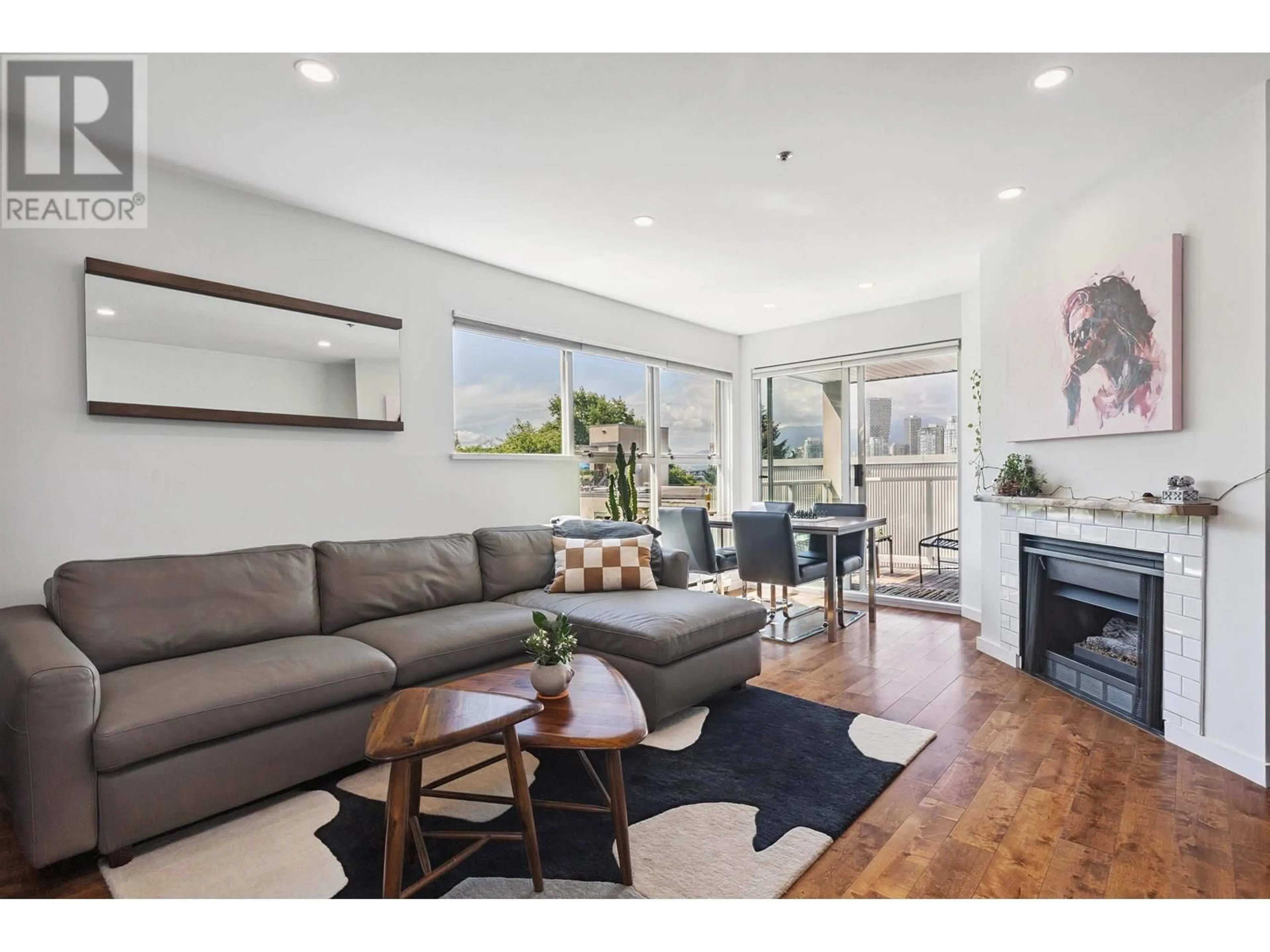 Living room with furniture, unknown for 105 - 953 8TH AVENUE, Vancouver British Columbia V5Z1E4