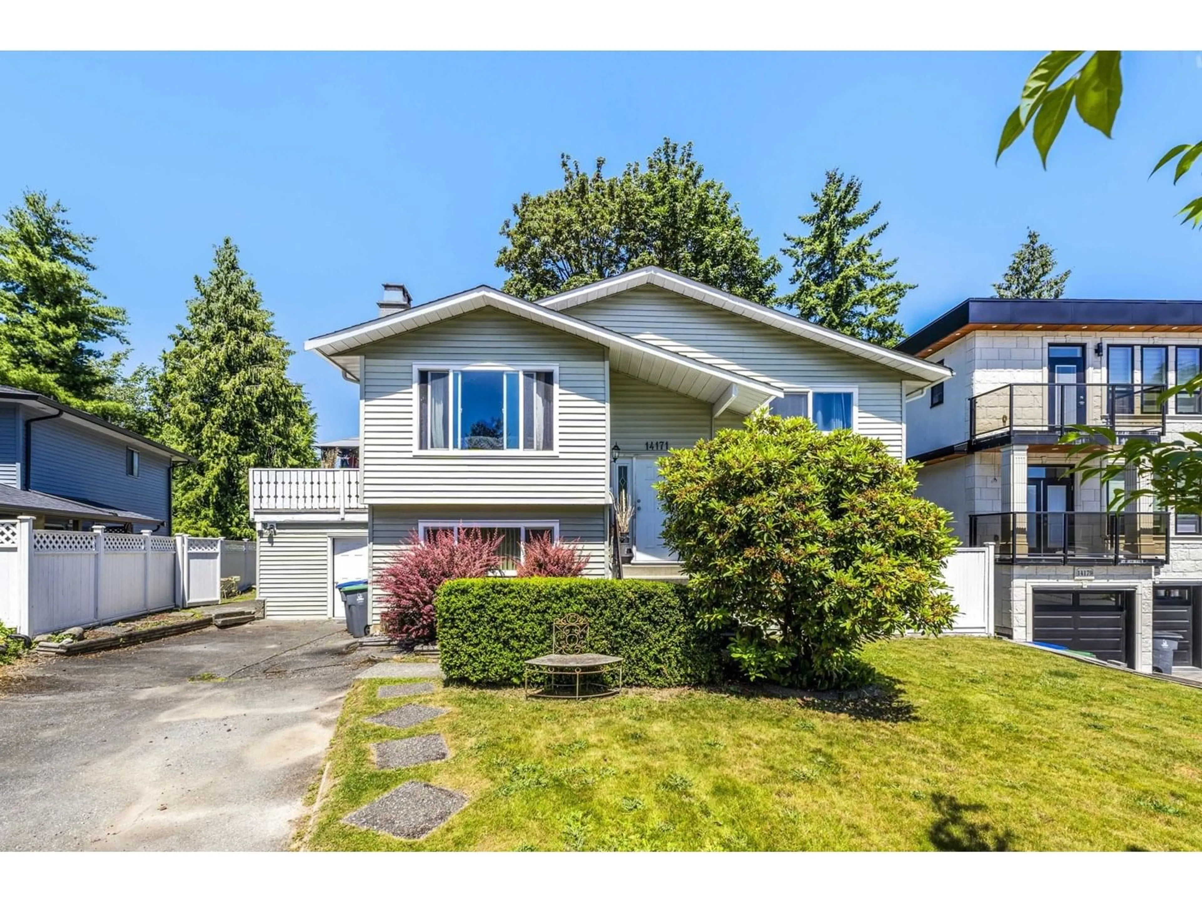 Home with vinyl exterior material, street for 14171 74A, Surrey British Columbia V3W7N3