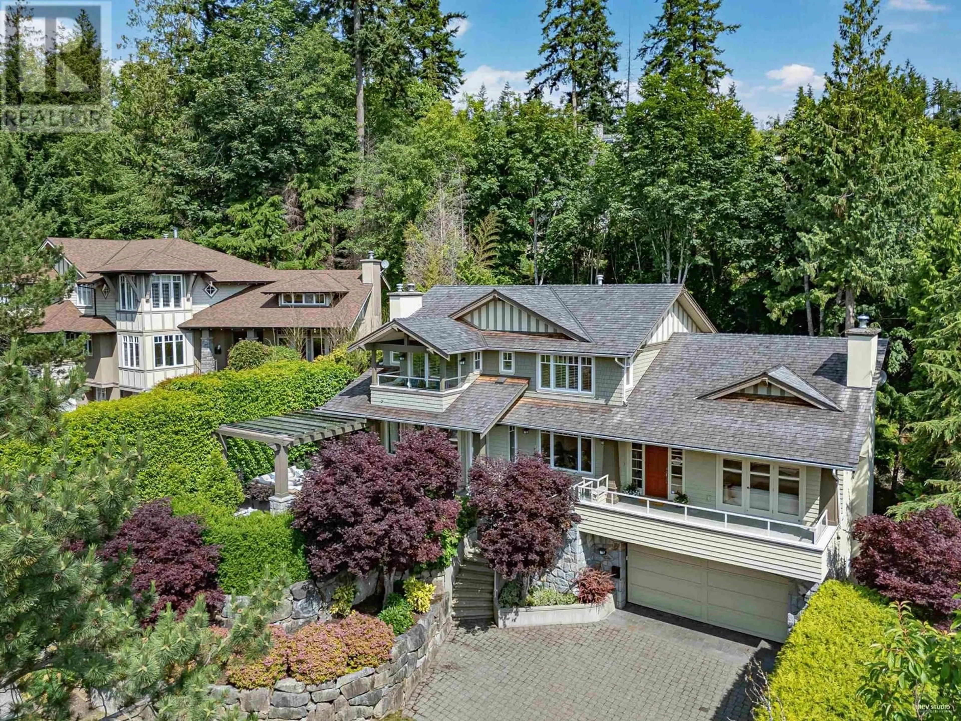 A pic from outside/outdoor area/front of a property/back of a property/a pic from drone, unknown for 4513 CAULFEILD LANE, West Vancouver British Columbia V7W3J6