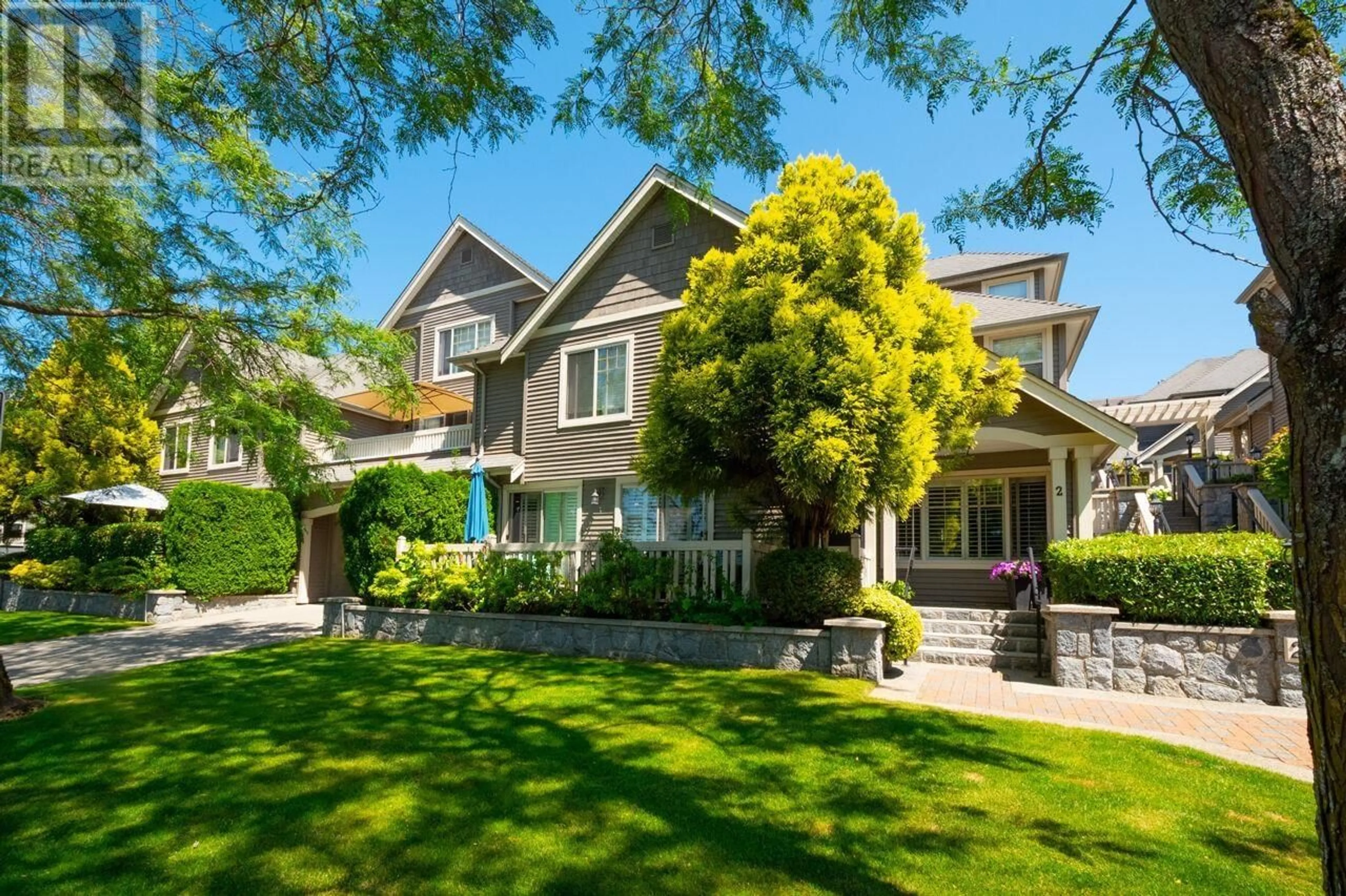 Home with vinyl exterior material, street for 5 - 222 5TH STREET, North Vancouver British Columbia V7L1L7