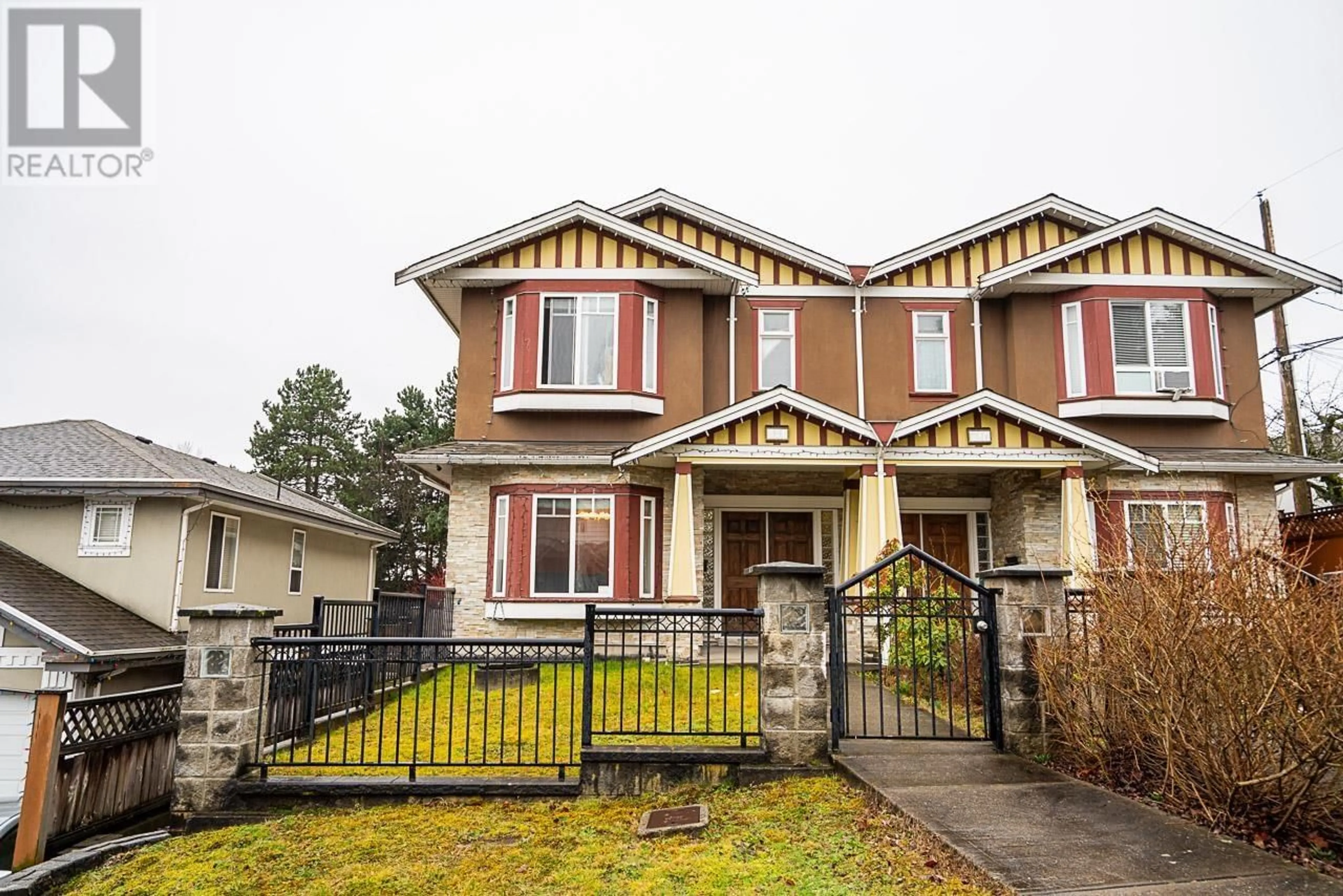 Home with brick exterior material, street for 528 - SIXTEEN STREET, New Westminster British Columbia V3M4R3