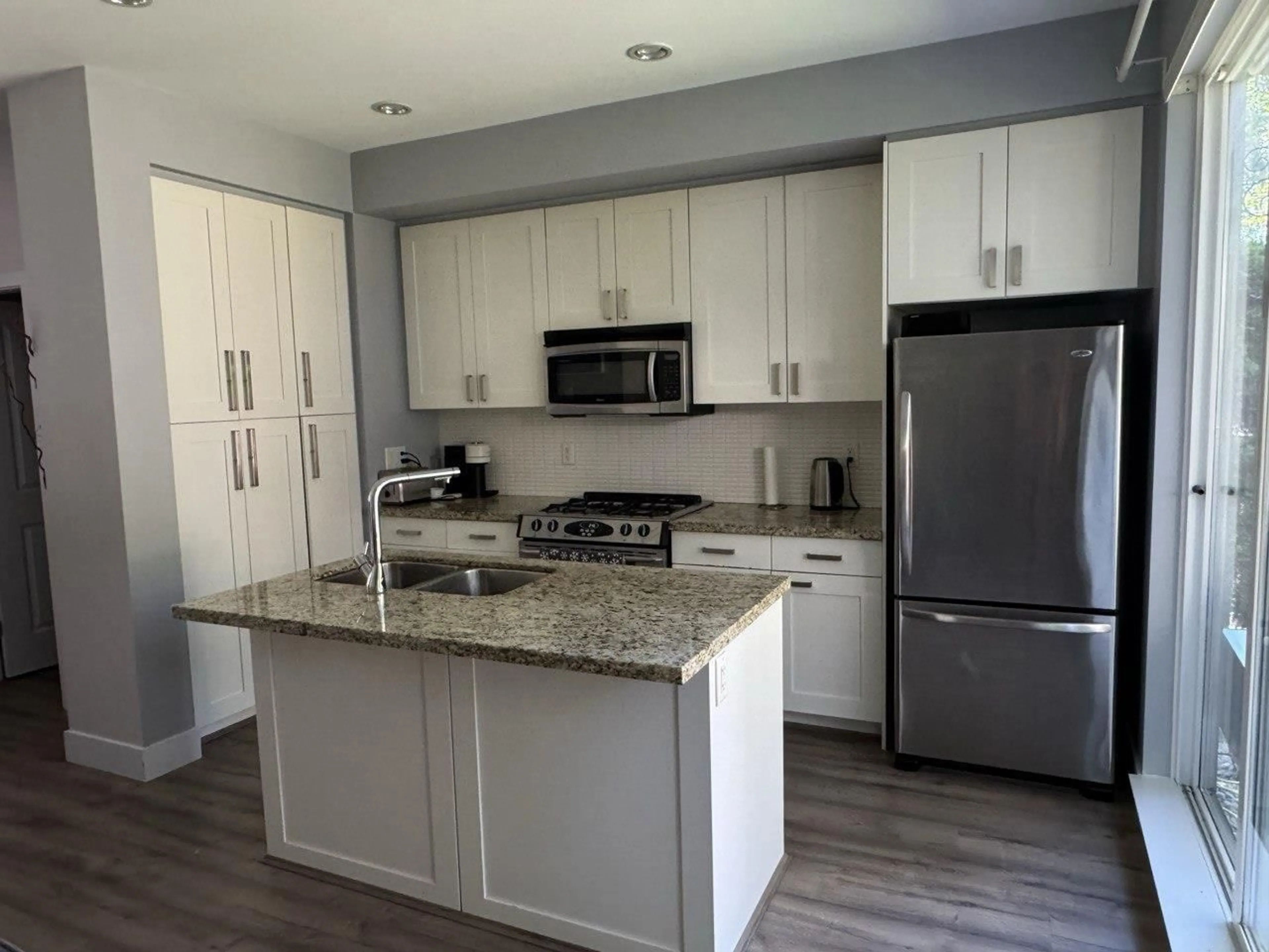 Open concept kitchen, unknown for 114 - 2501 161A, Surrey British Columbia V3Z7Y6