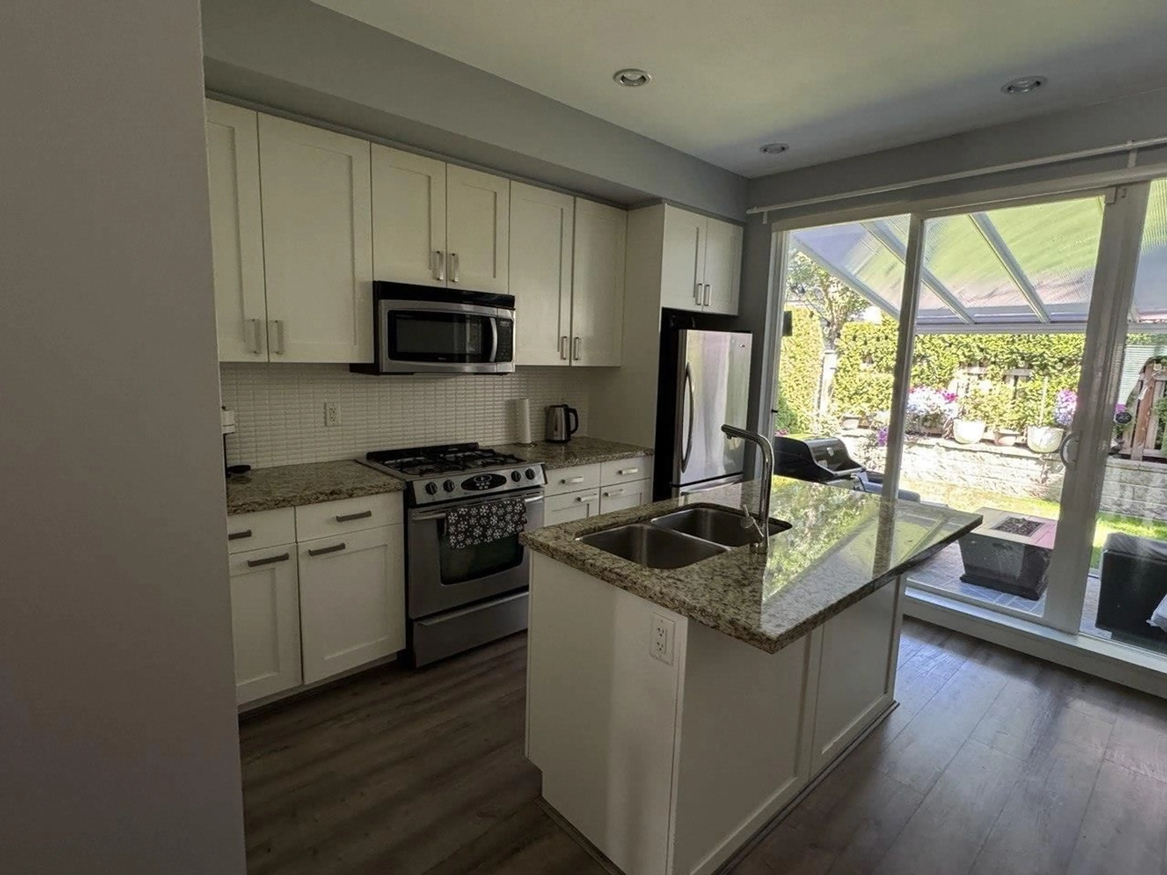 Open concept kitchen, unknown for 114 - 2501 161A, Surrey British Columbia V3Z7Y6