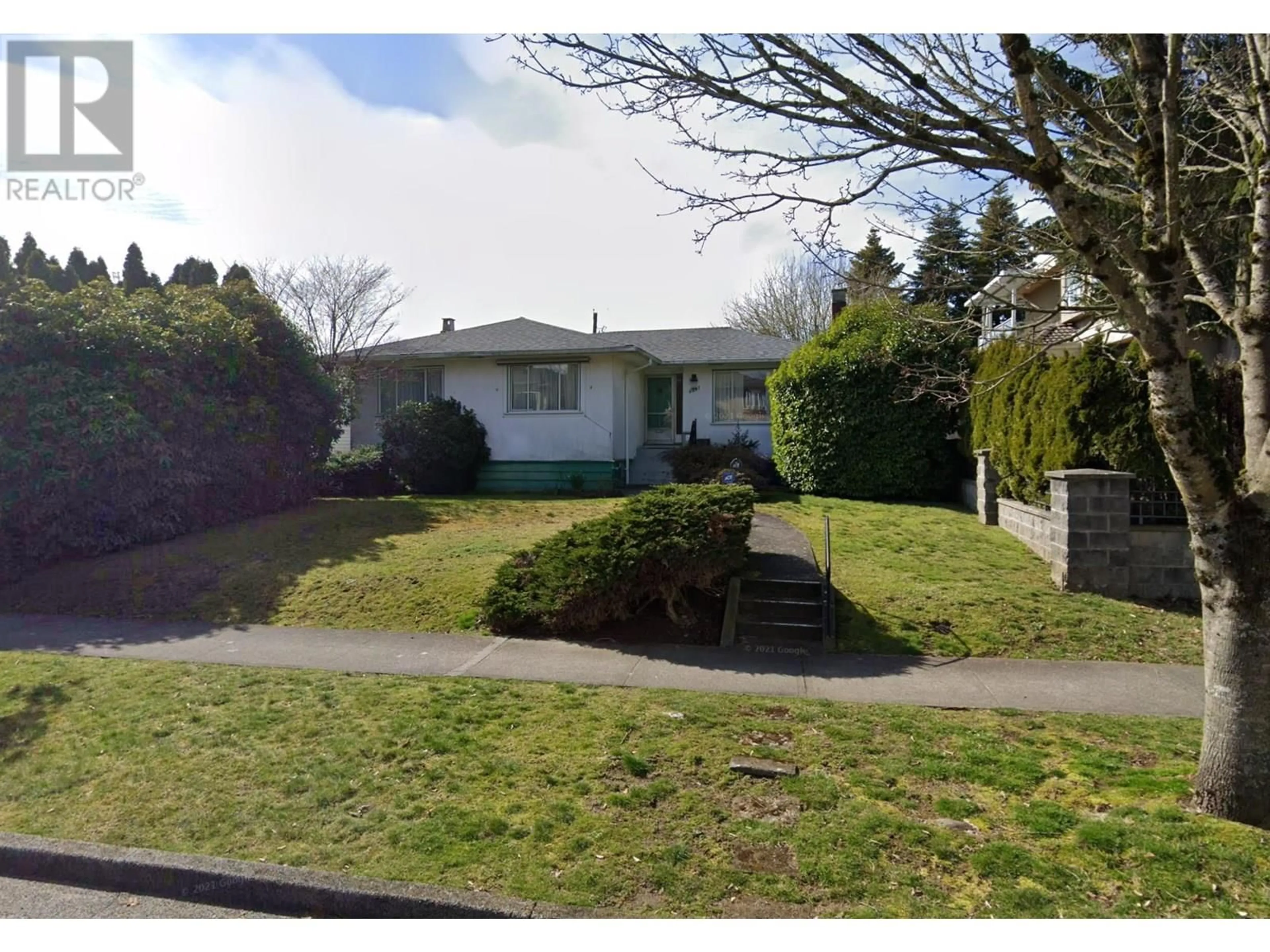 A pic from outside/outdoor area/front of a property/back of a property/a pic from drone, street for 5537 ASH STREET, Vancouver British Columbia V5Z3G8