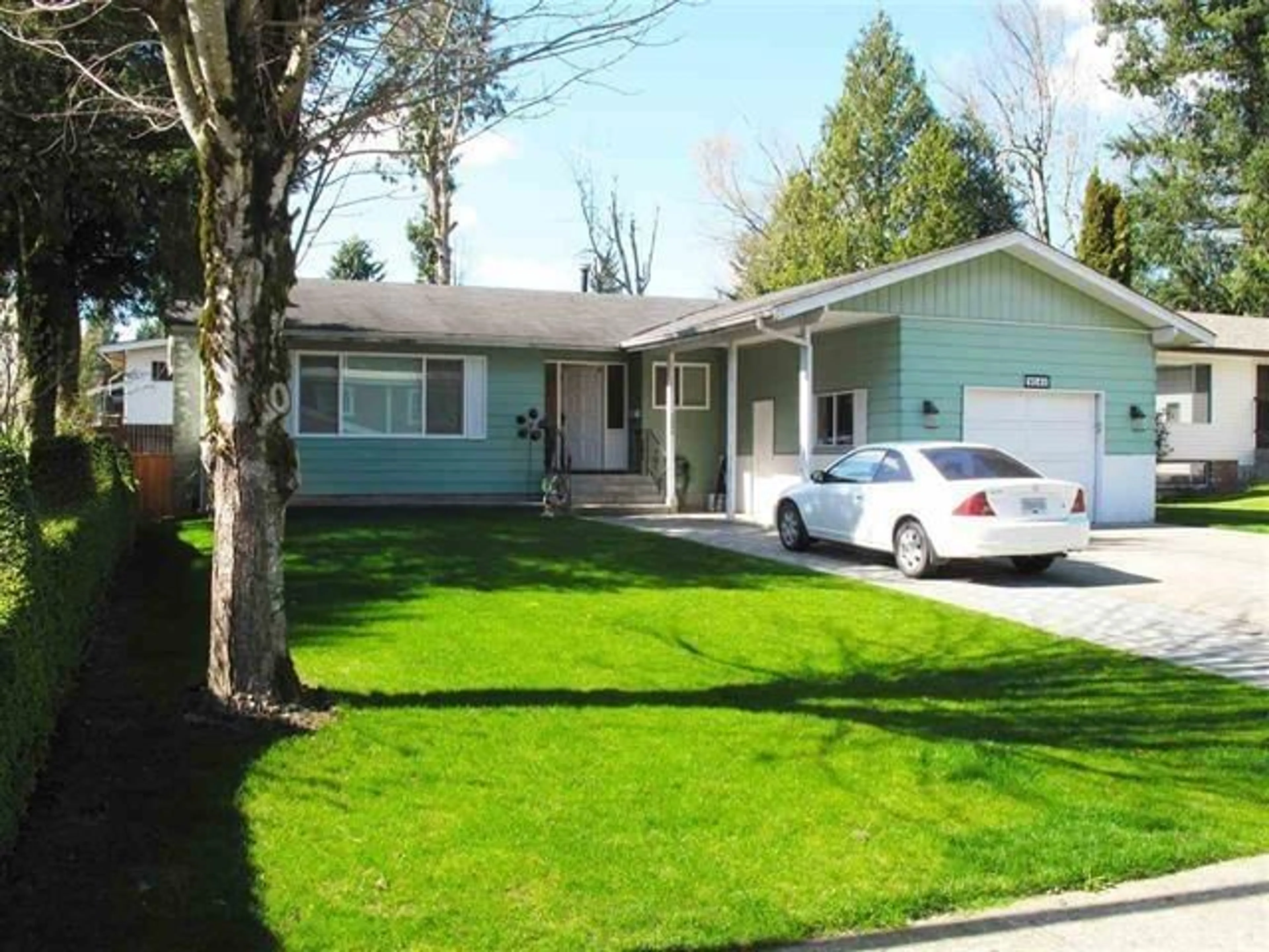 Home with vinyl exterior material, street for 3045 MOUAT, Abbotsford British Columbia V2T4E5