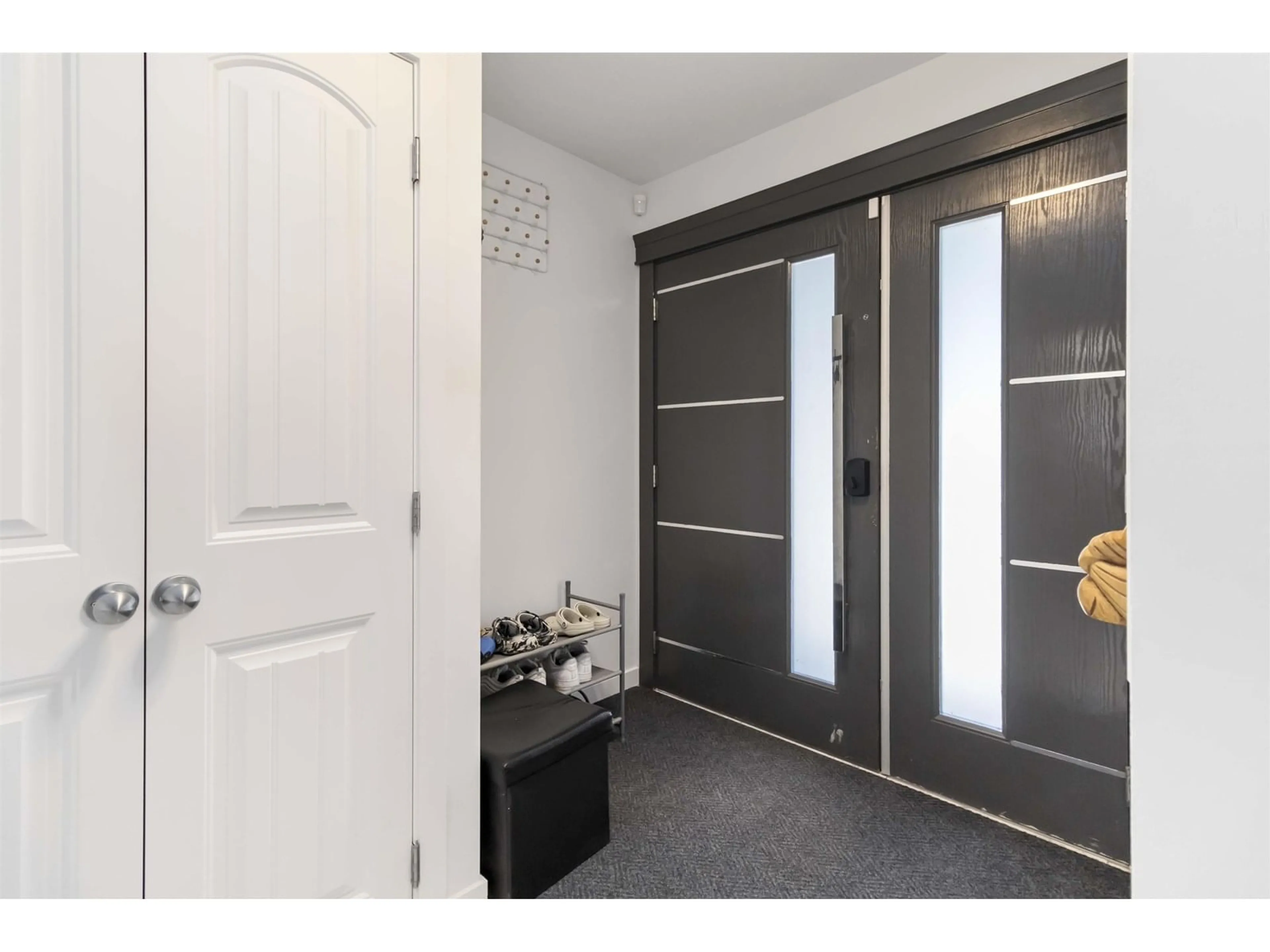 Indoor entryway for 3045 MOUAT, Abbotsford British Columbia V2T4E5