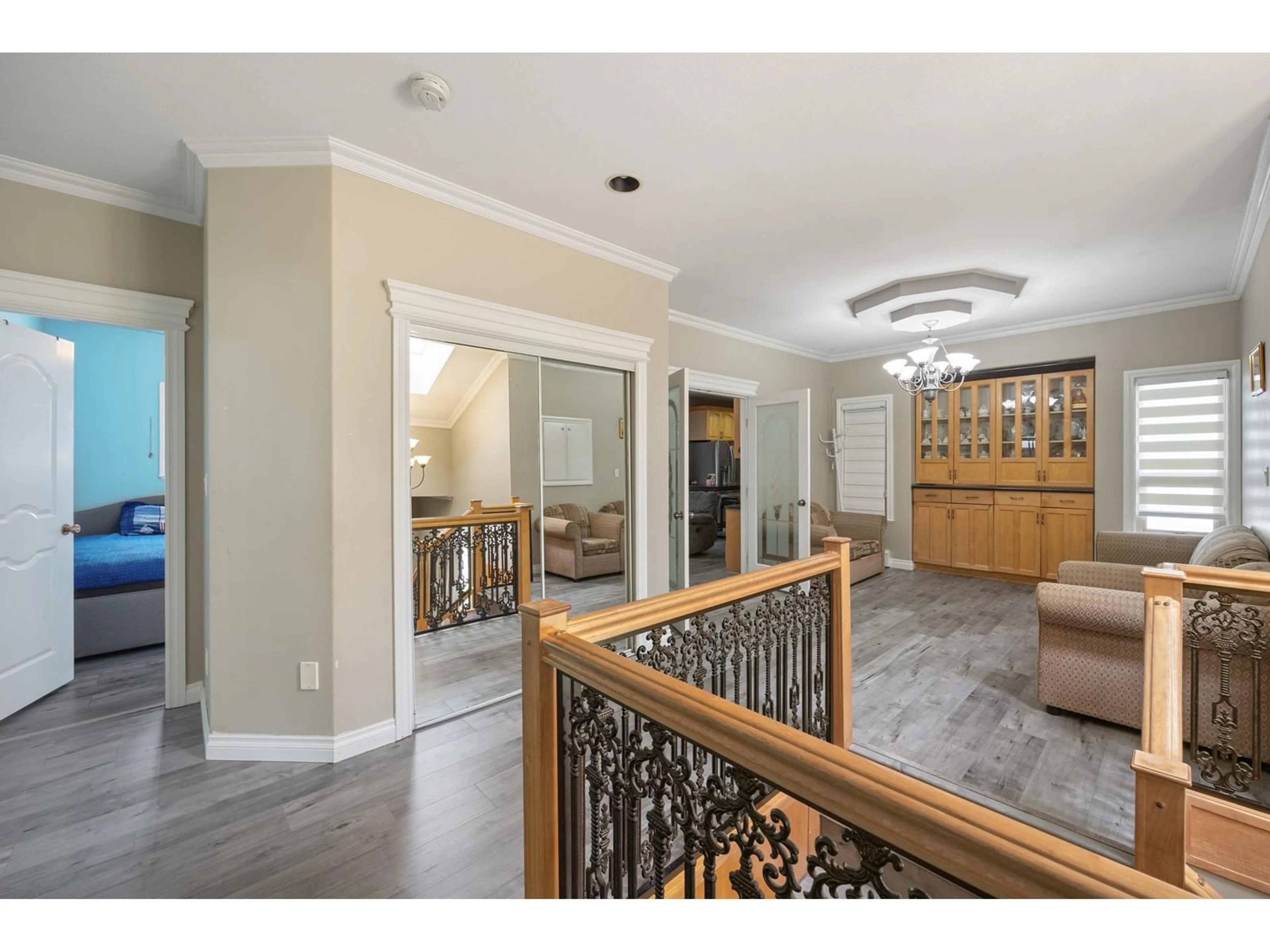 Indoor foyer for 13748 91A, Surrey British Columbia V3V5Y7