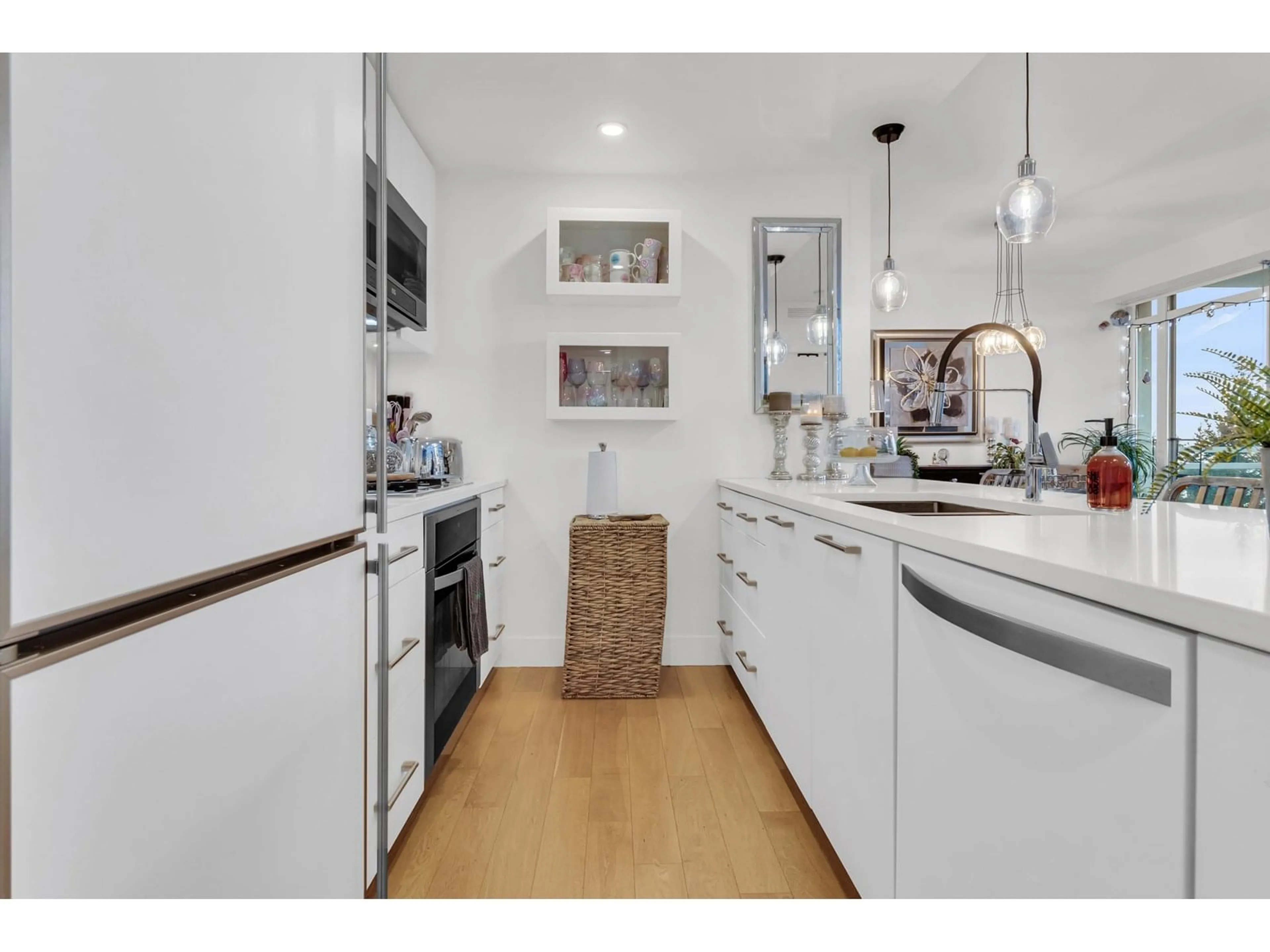 Open concept kitchen, unknown for 1203 - 15152 RUSSELL, White Rock British Columbia V4B0A3