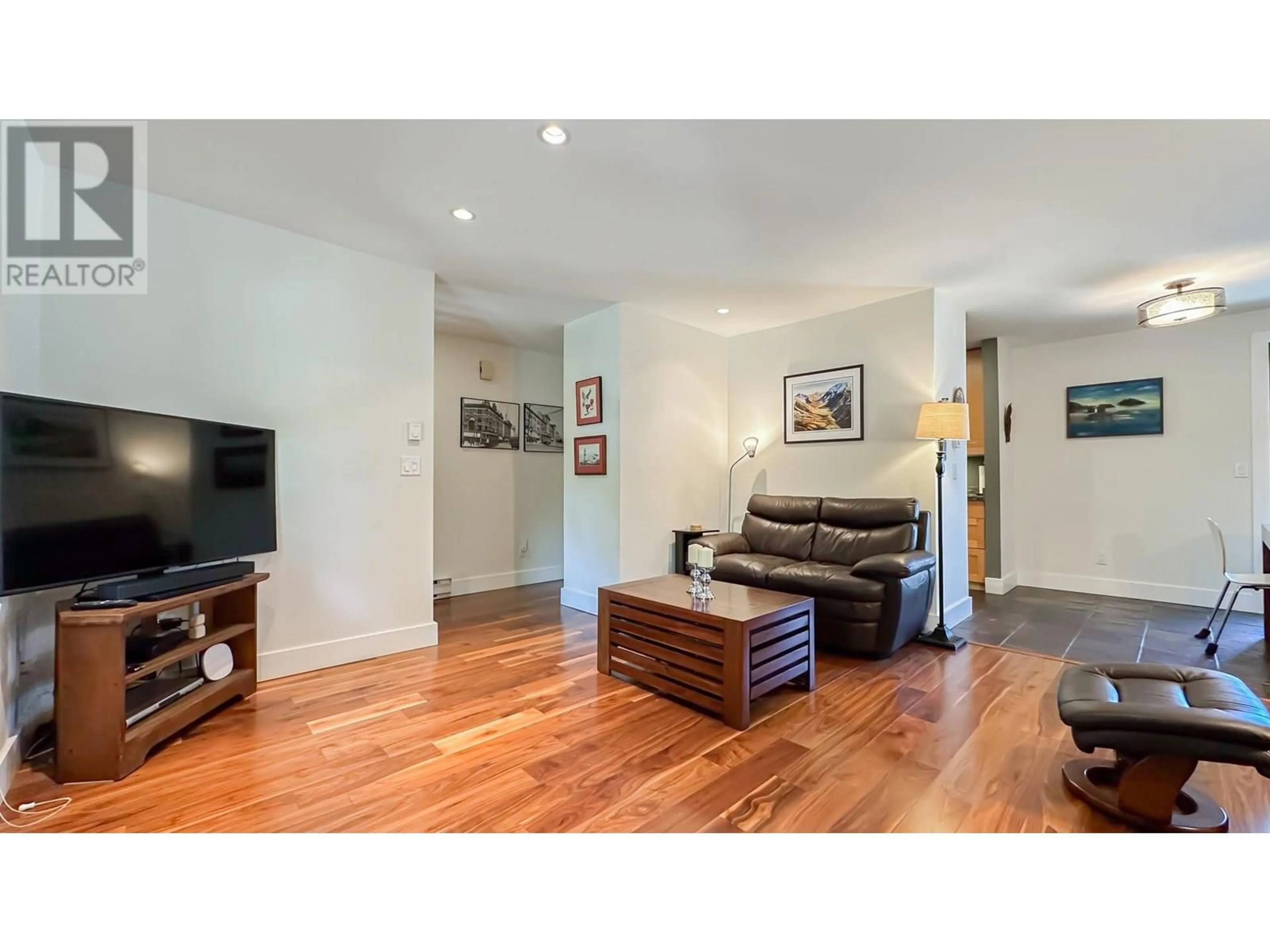 Living room with furniture, wood/laminate floor for 9 - 1081 8TH AVENUE, Vancouver British Columbia V6H1C3