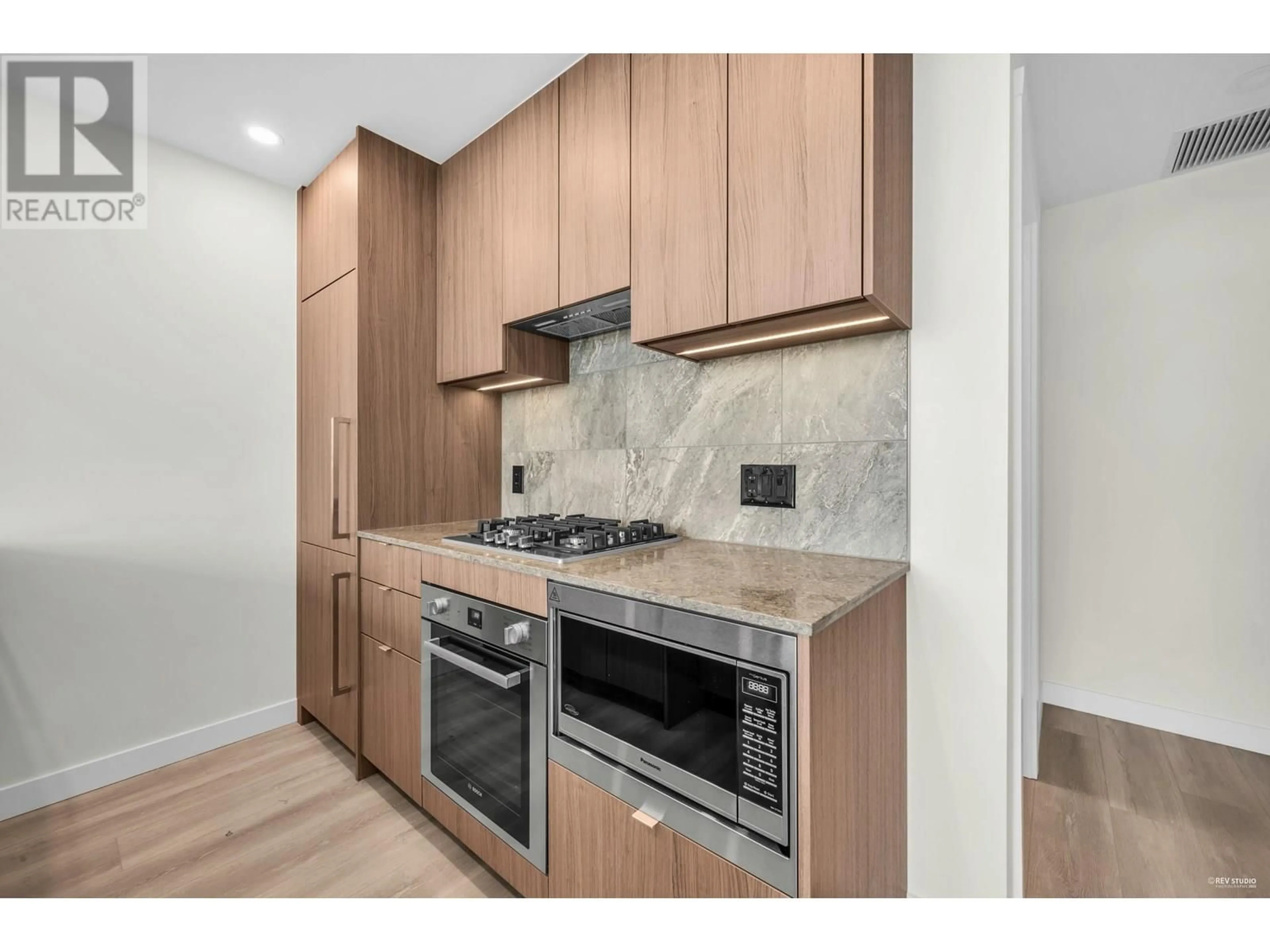 Standard kitchen, wood/laminate floor for 1608 - 626 CLAREMONT STREET, Coquitlam British Columbia V3J3T4