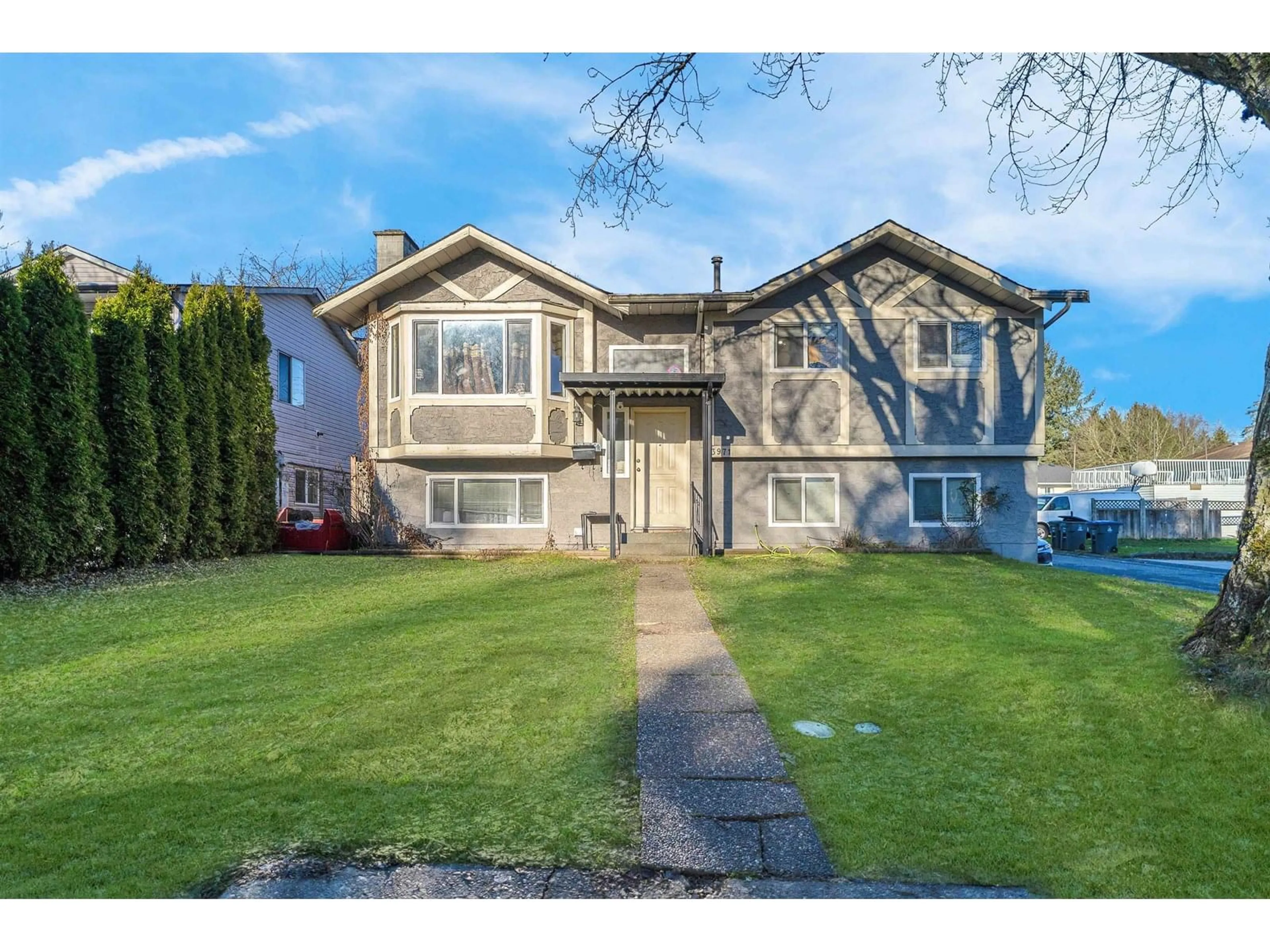 Home with vinyl exterior material, street for 13971 89, Surrey British Columbia V3V7G9