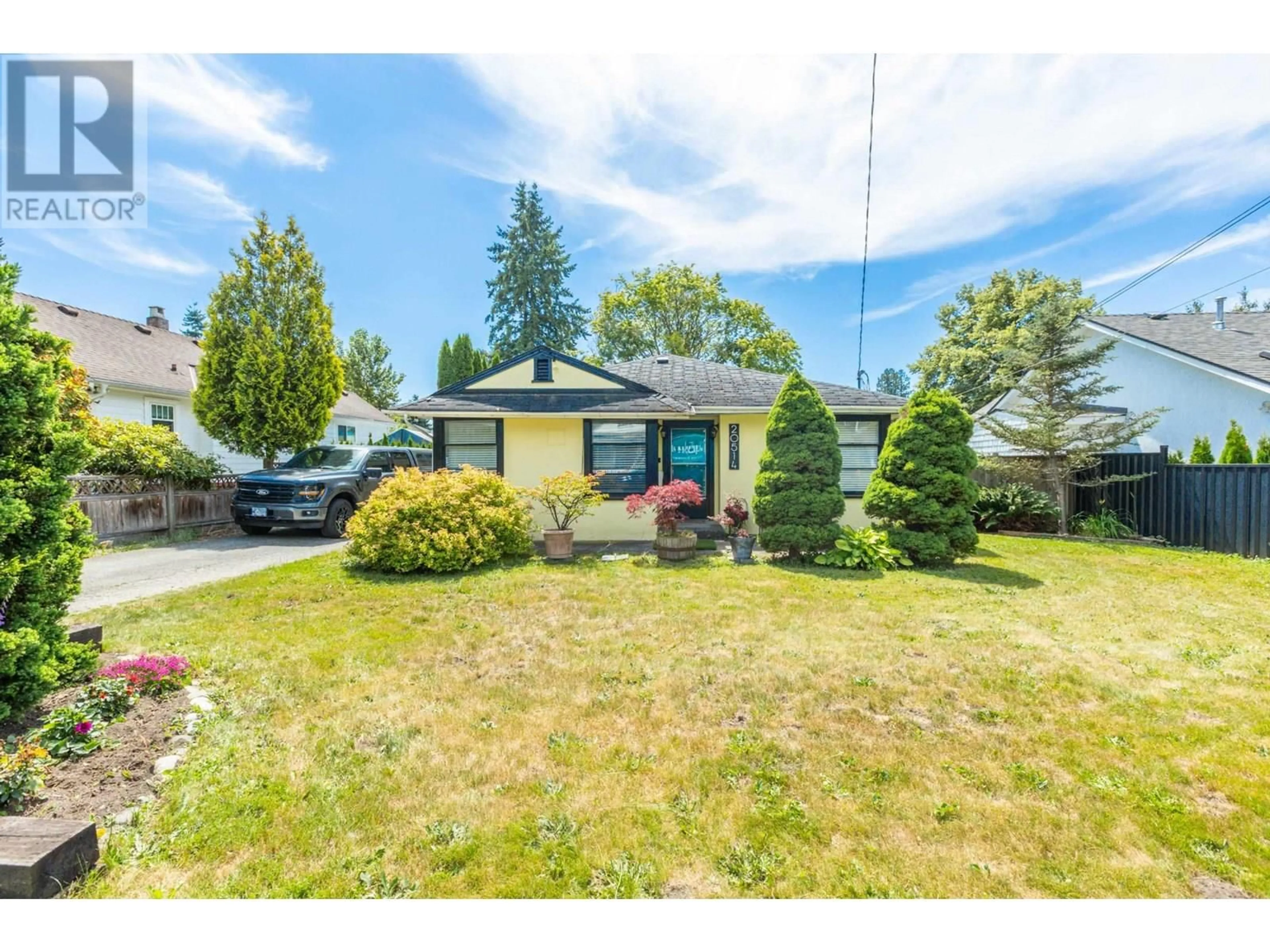A pic from outside/outdoor area/front of a property/back of a property/a pic from drone, street for 20514 WESTFIELD AVENUE, Maple Ridge British Columbia V2X1L2