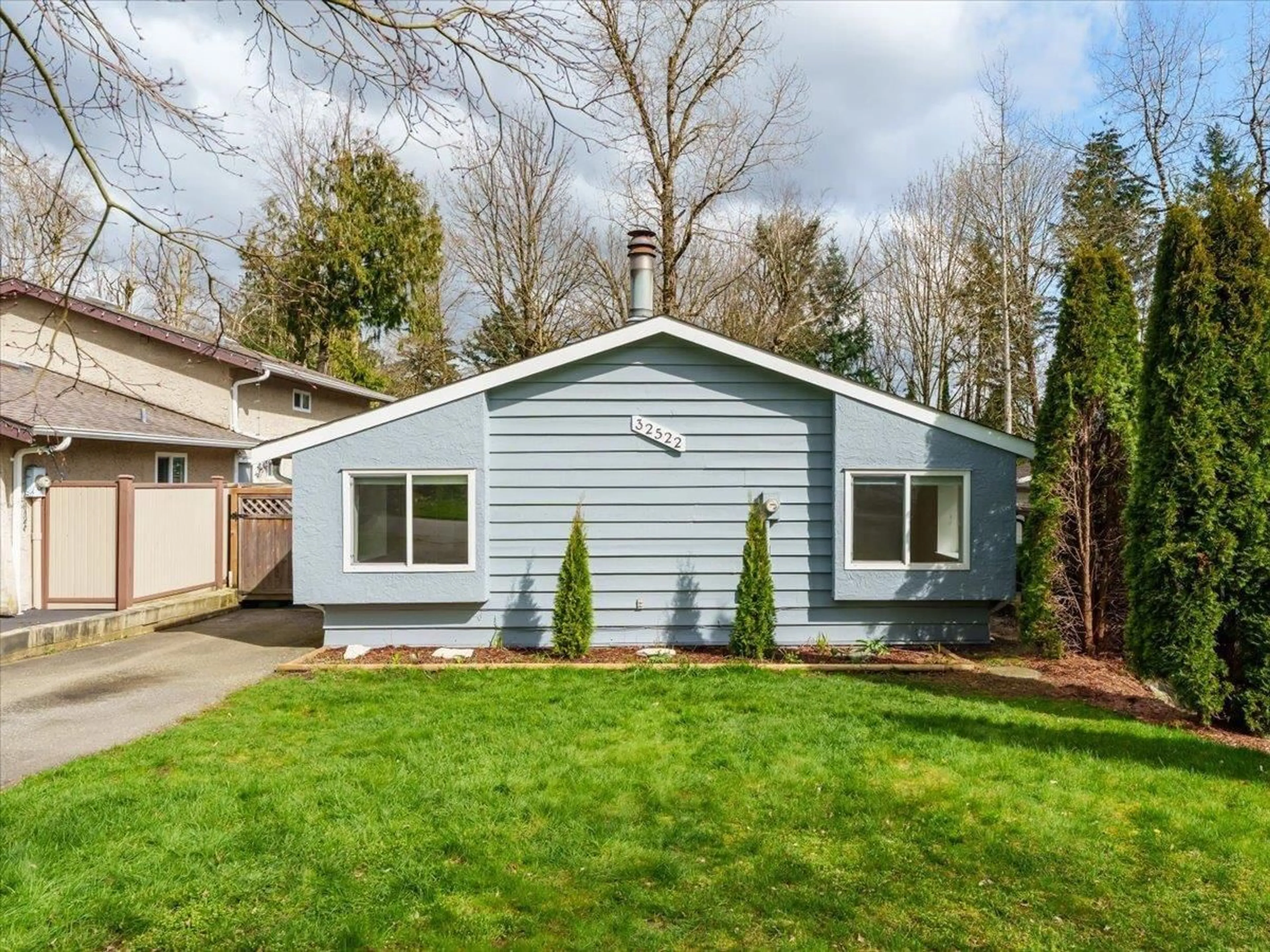 Home with vinyl exterior material, street for 32522 ORIOLE, Abbotsford British Columbia V2T4E2
