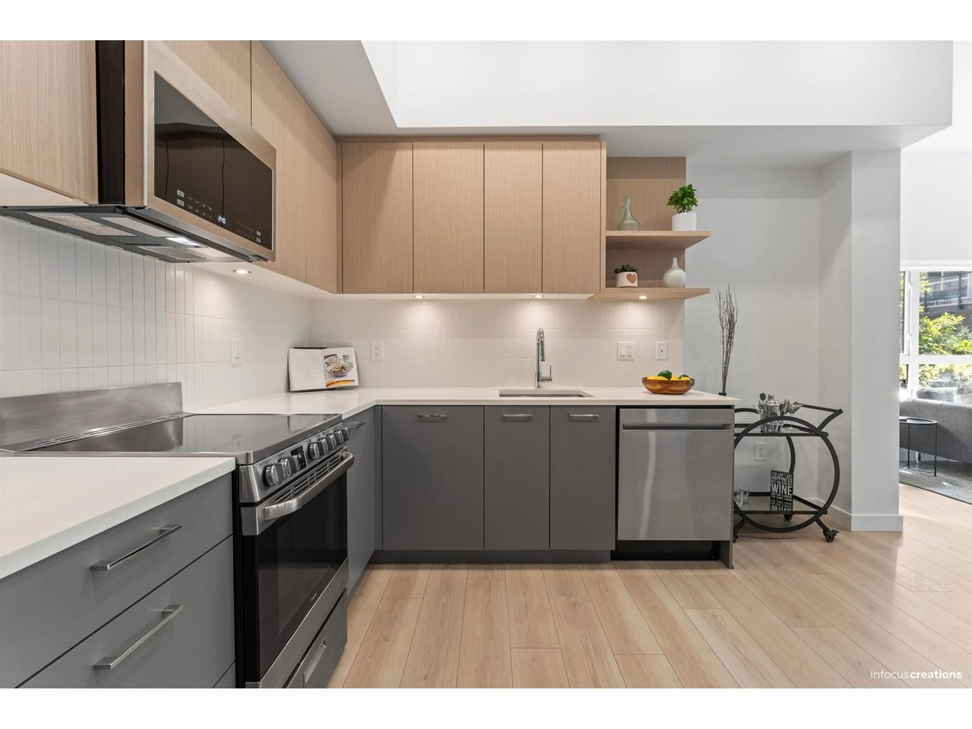 Standard kitchen, unknown for 118 - 10777 138, Surrey British Columbia V3T0T5