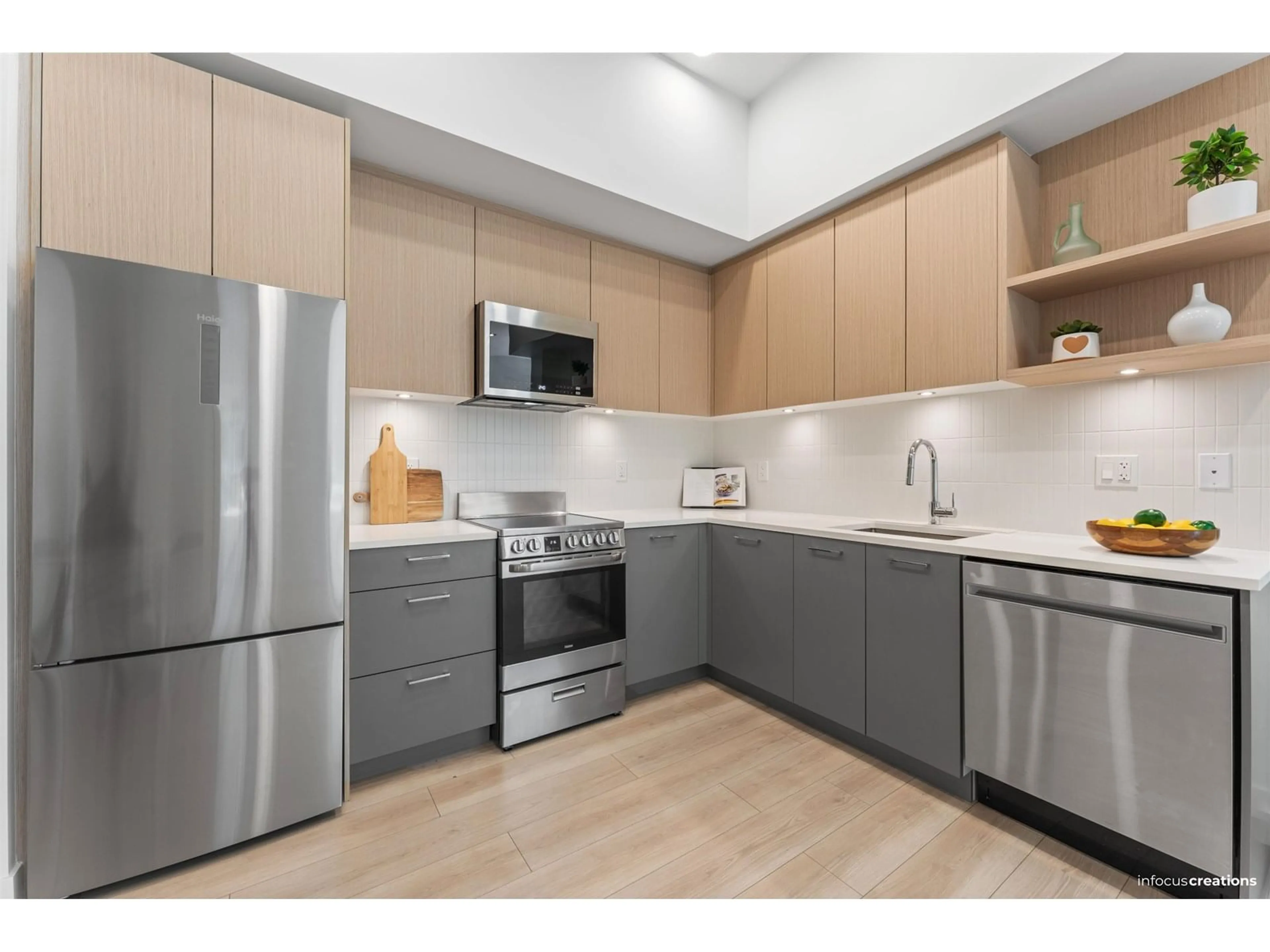 Standard kitchen, unknown for 118 - 10777 138, Surrey British Columbia V3T0T5