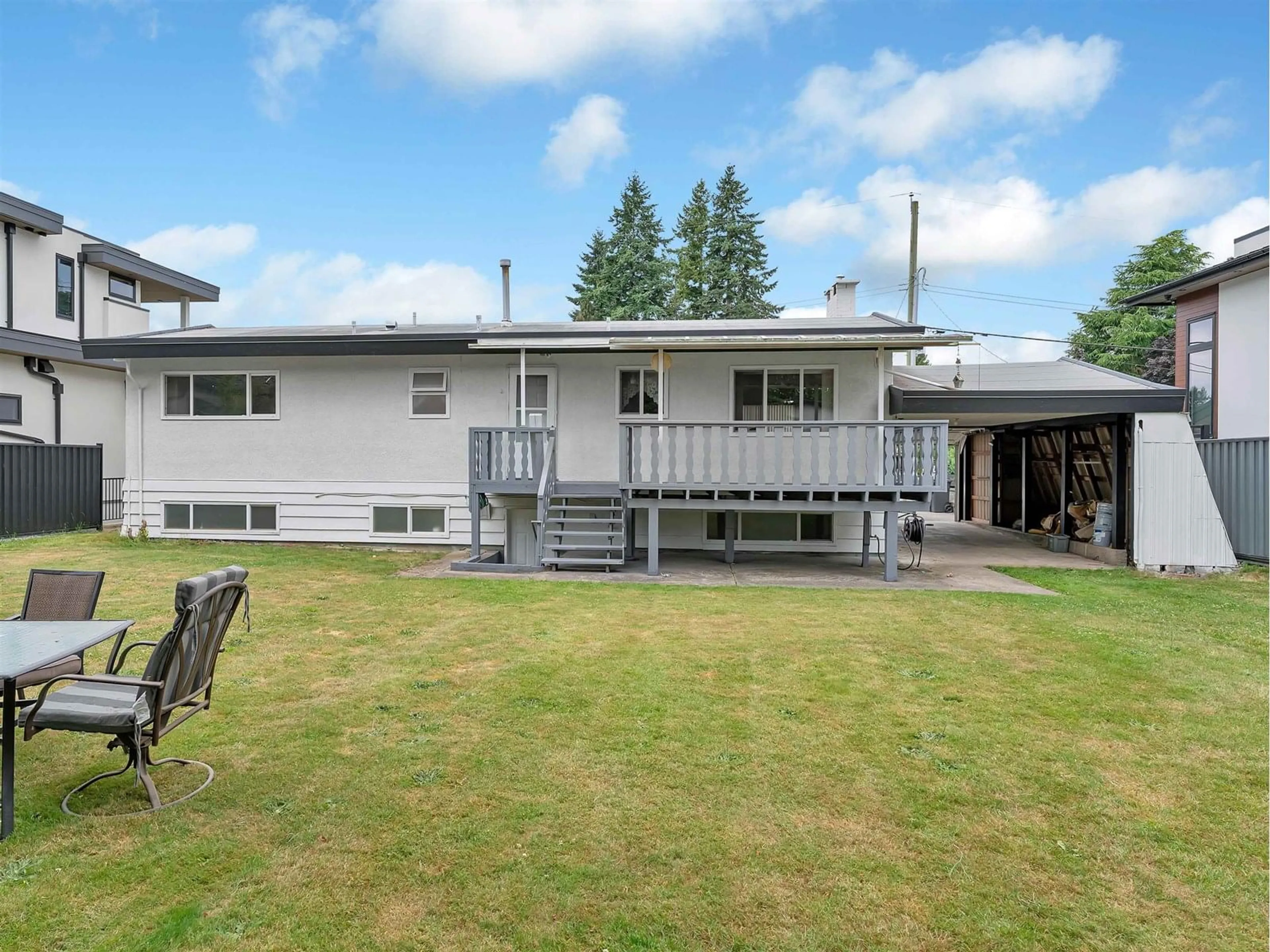 A pic from outside/outdoor area/front of a property/back of a property/a pic from drone, unknown for 2148 WILEROSE, Abbotsford British Columbia V2S2Z6