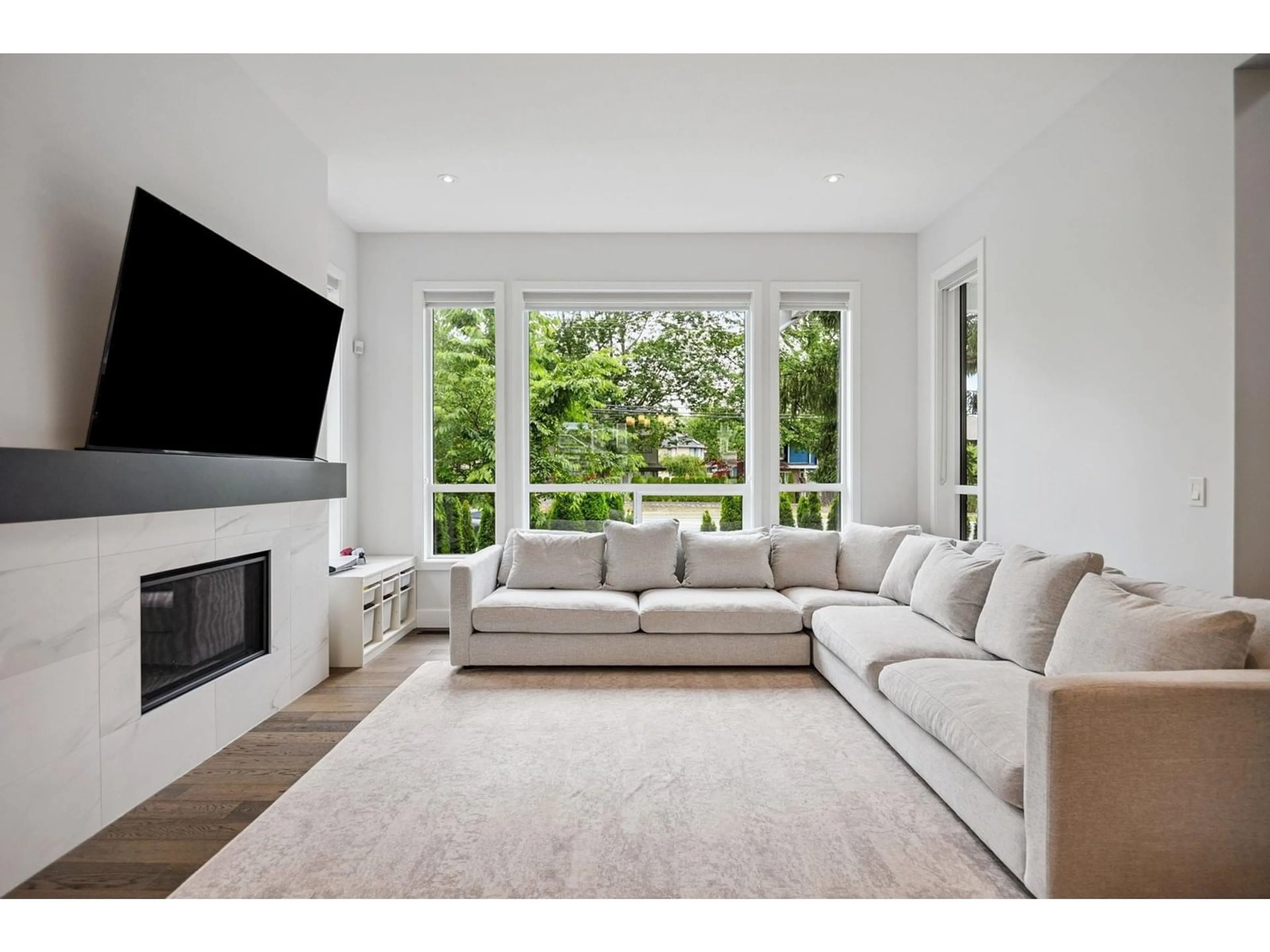 Living room with furniture, unknown for 16628 104, Surrey British Columbia V4N6V4