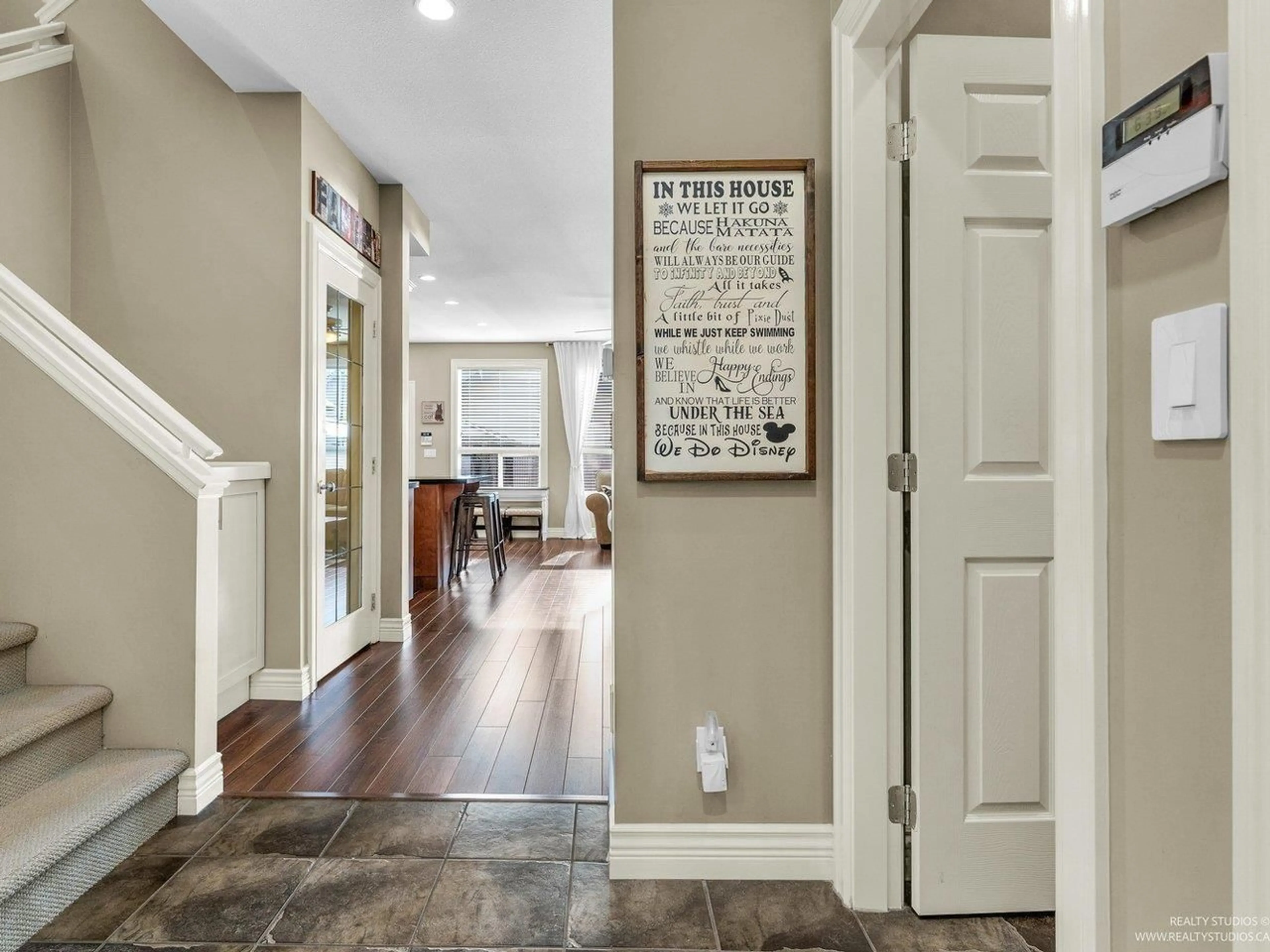 Indoor entryway for 6573 193, Surrey British Columbia V4N5P9