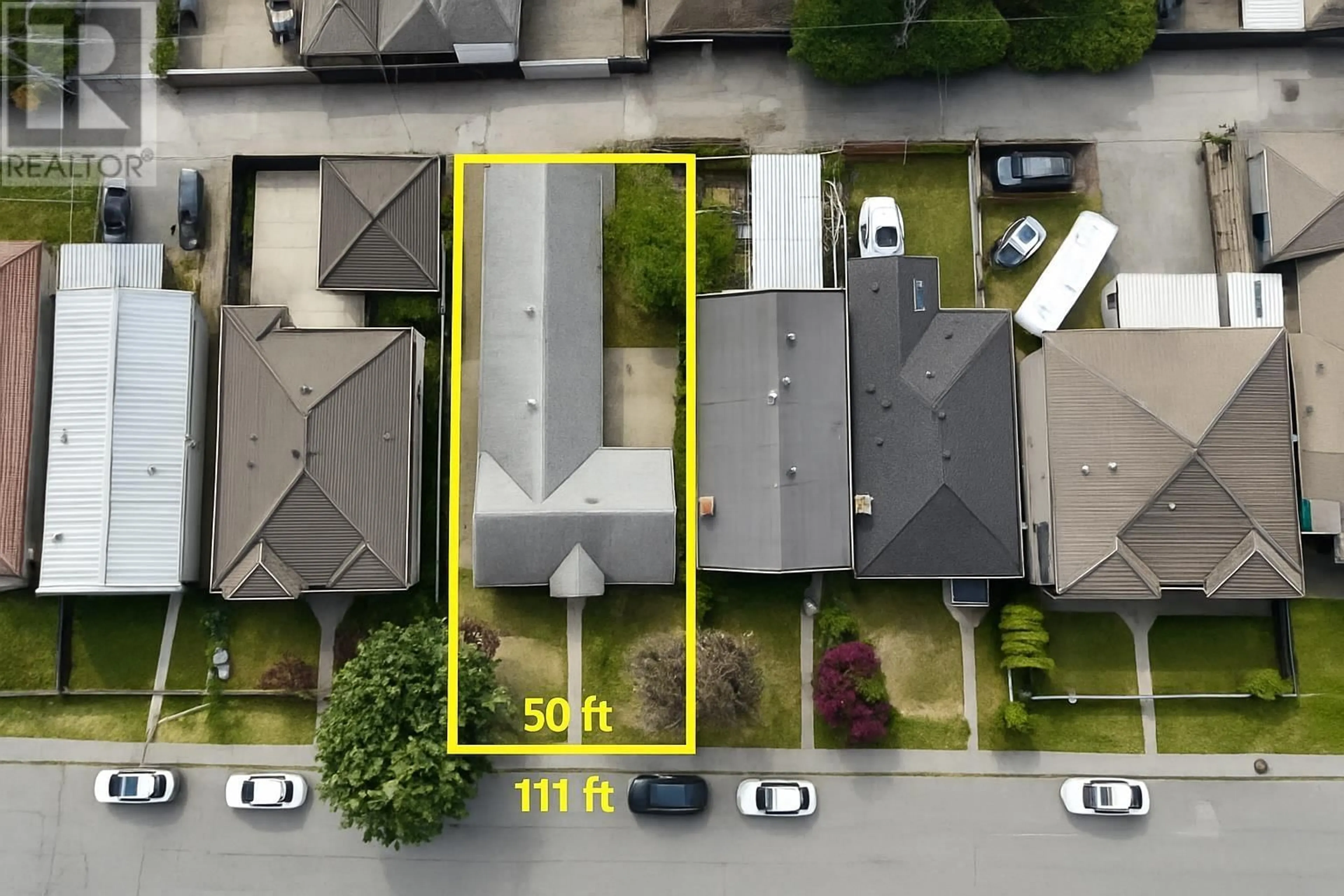 A pic from outside/outdoor area/front of a property/back of a property/a pic from drone, street for 7984 18TH AVENUE, Burnaby British Columbia V3N1J6