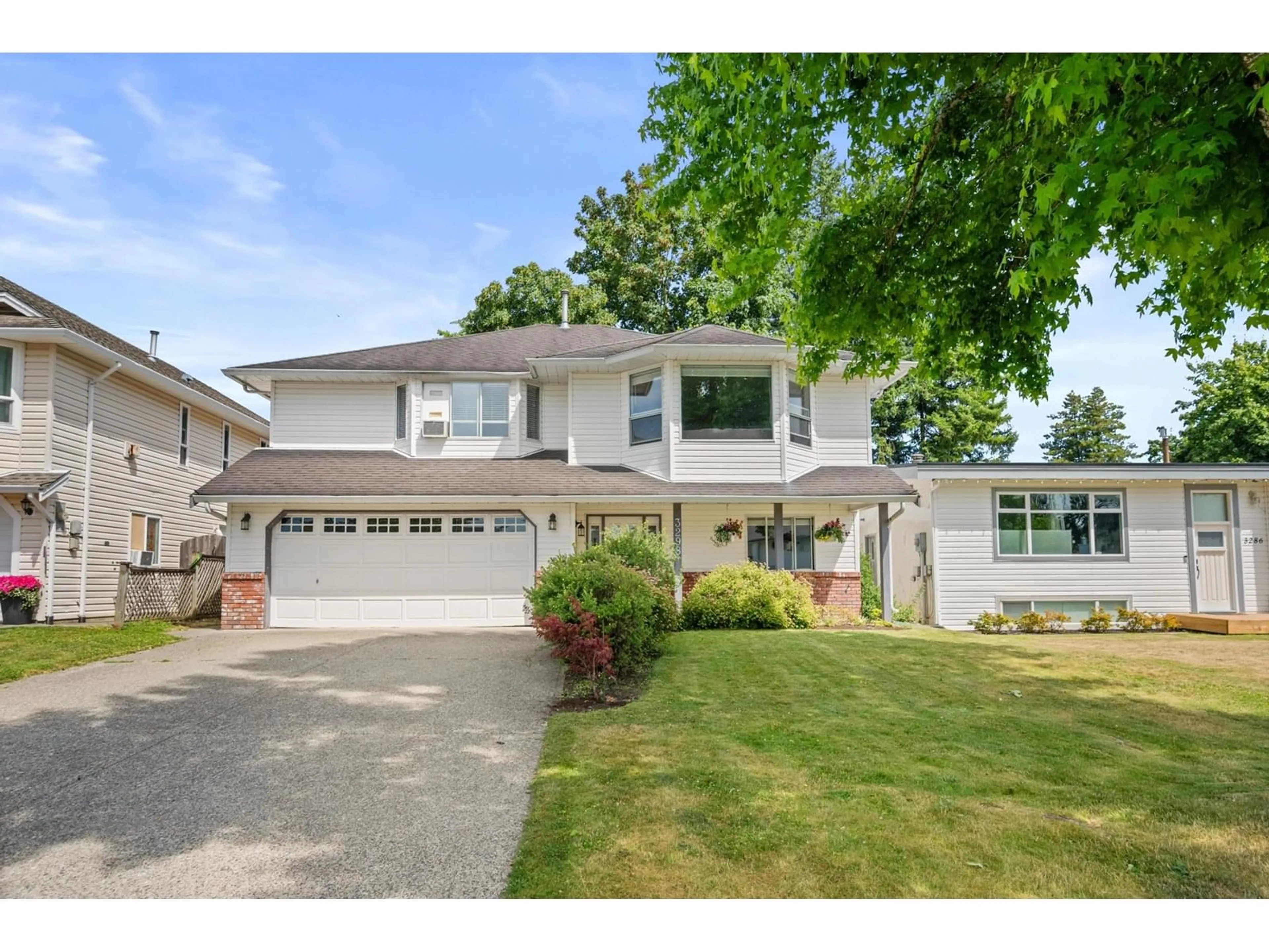 Home with vinyl exterior material, street for 3298 275, Langley British Columbia V4W3J3
