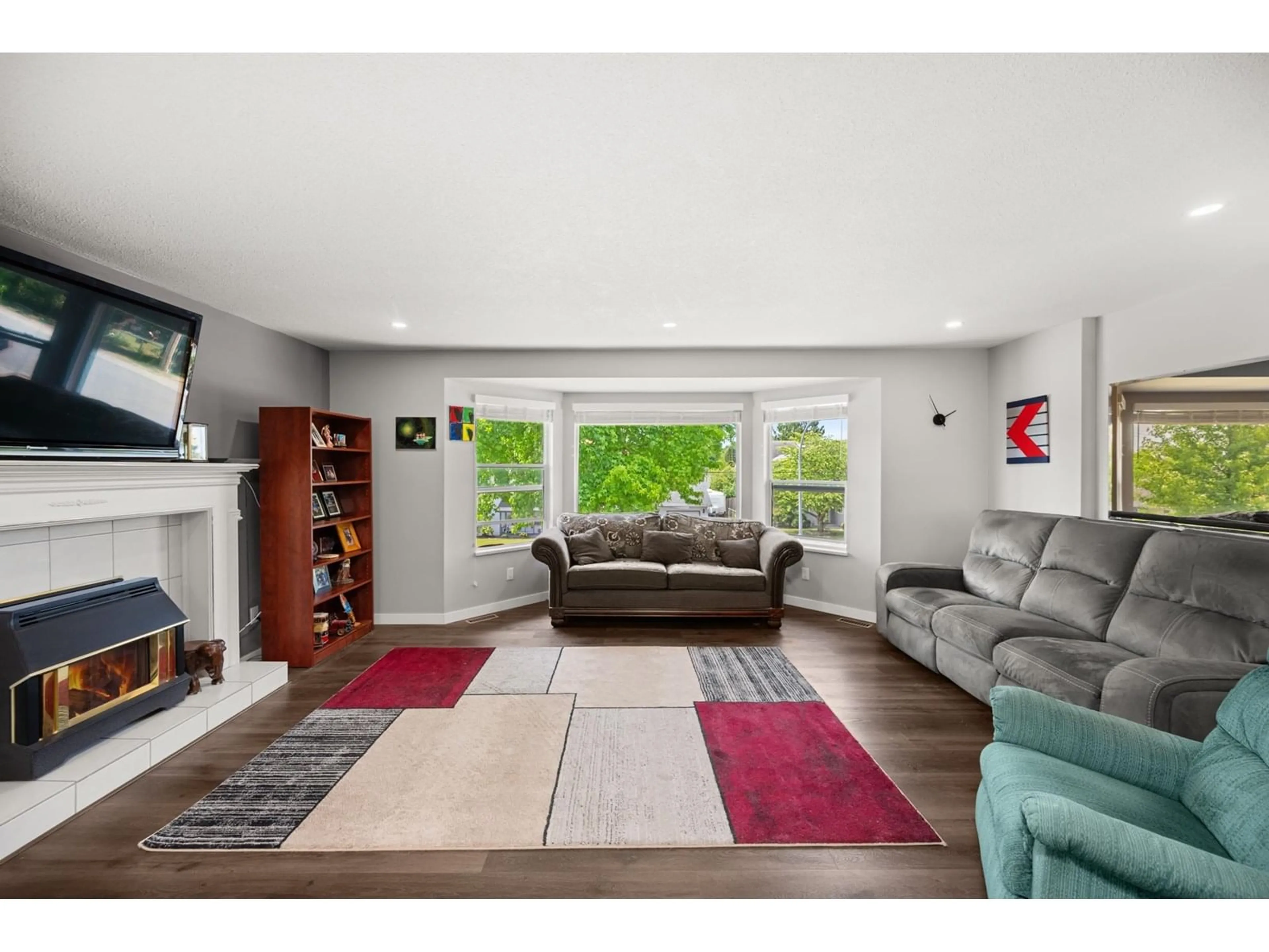 Living room with furniture, unknown for 3298 275, Langley British Columbia V4W3J3