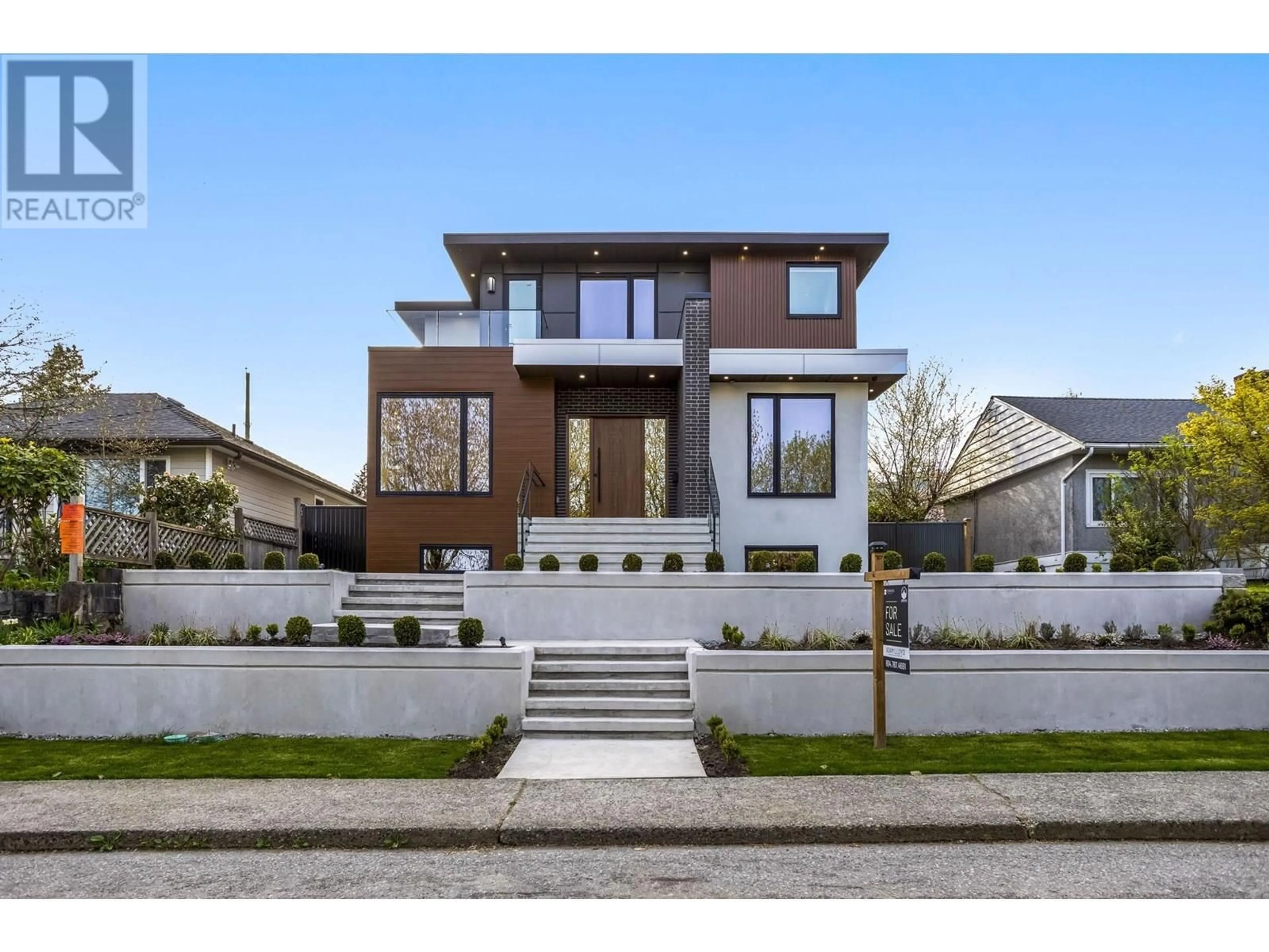 Home with brick exterior material, street for 827 CHESTNUT STREET, New Westminster British Columbia V3L4N3