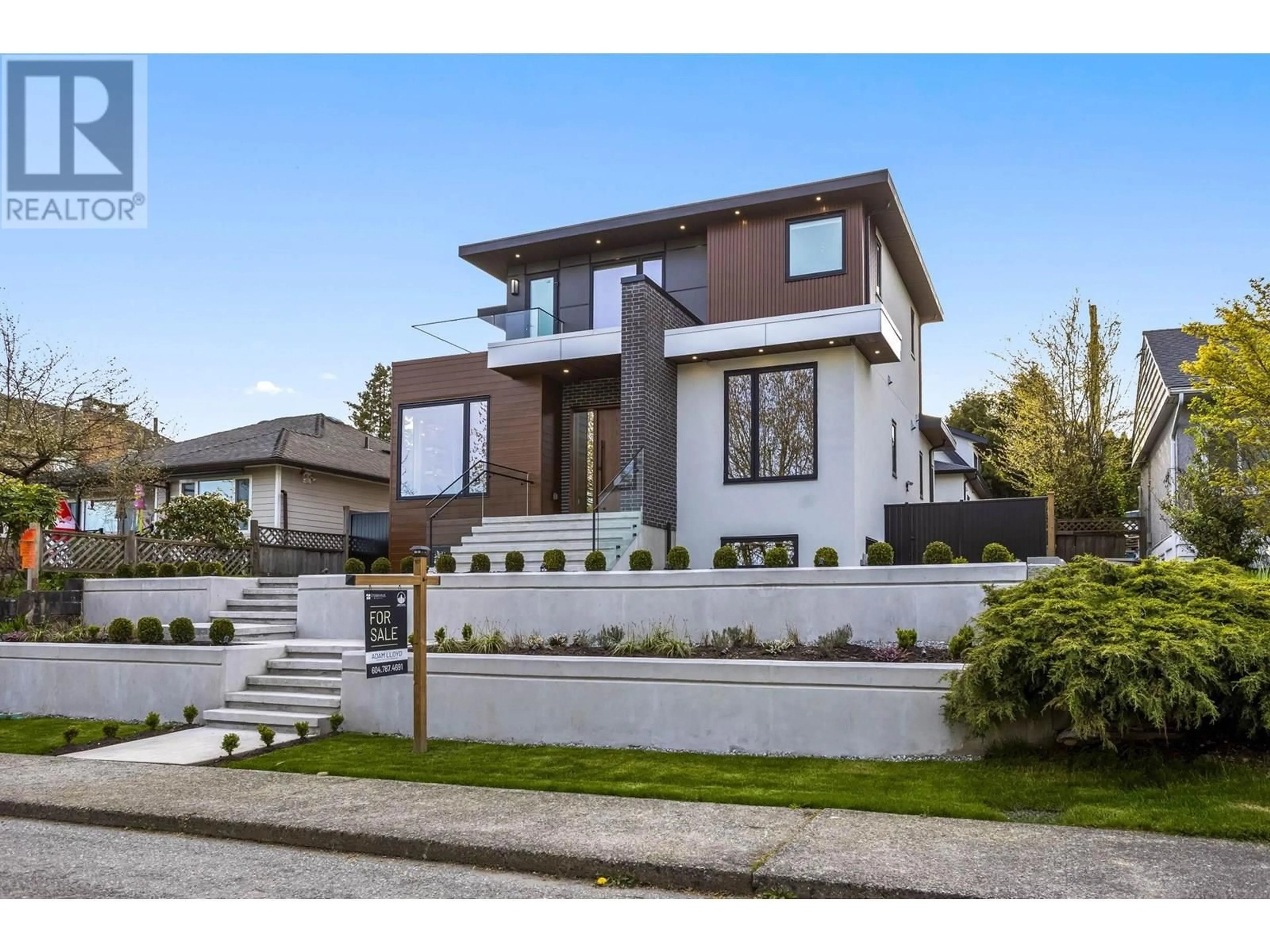 Home with brick exterior material, street for 827 CHESTNUT STREET, New Westminster British Columbia V3L4N3