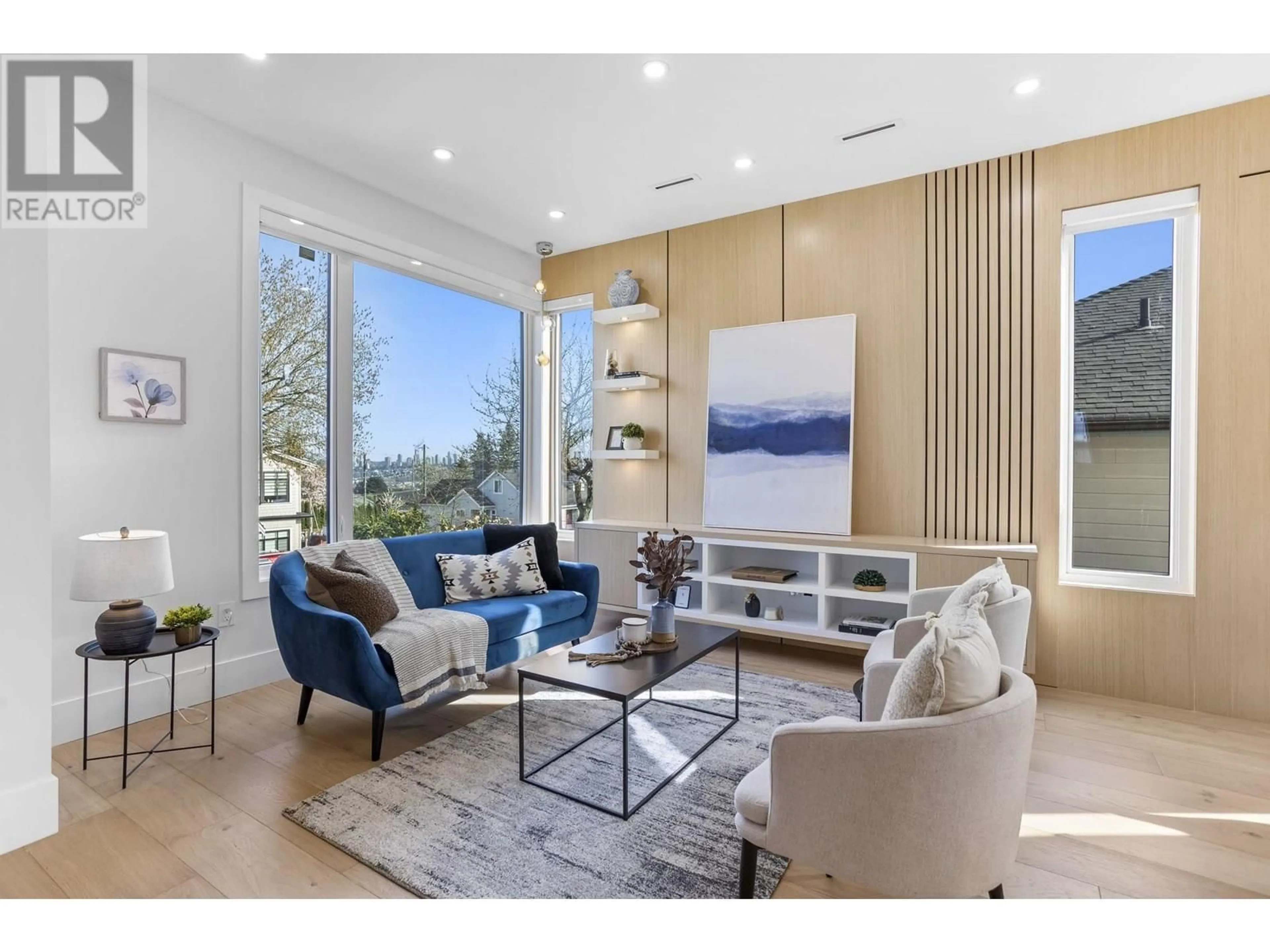 Living room with furniture, unknown for 827 CHESTNUT STREET, New Westminster British Columbia V3L4N3