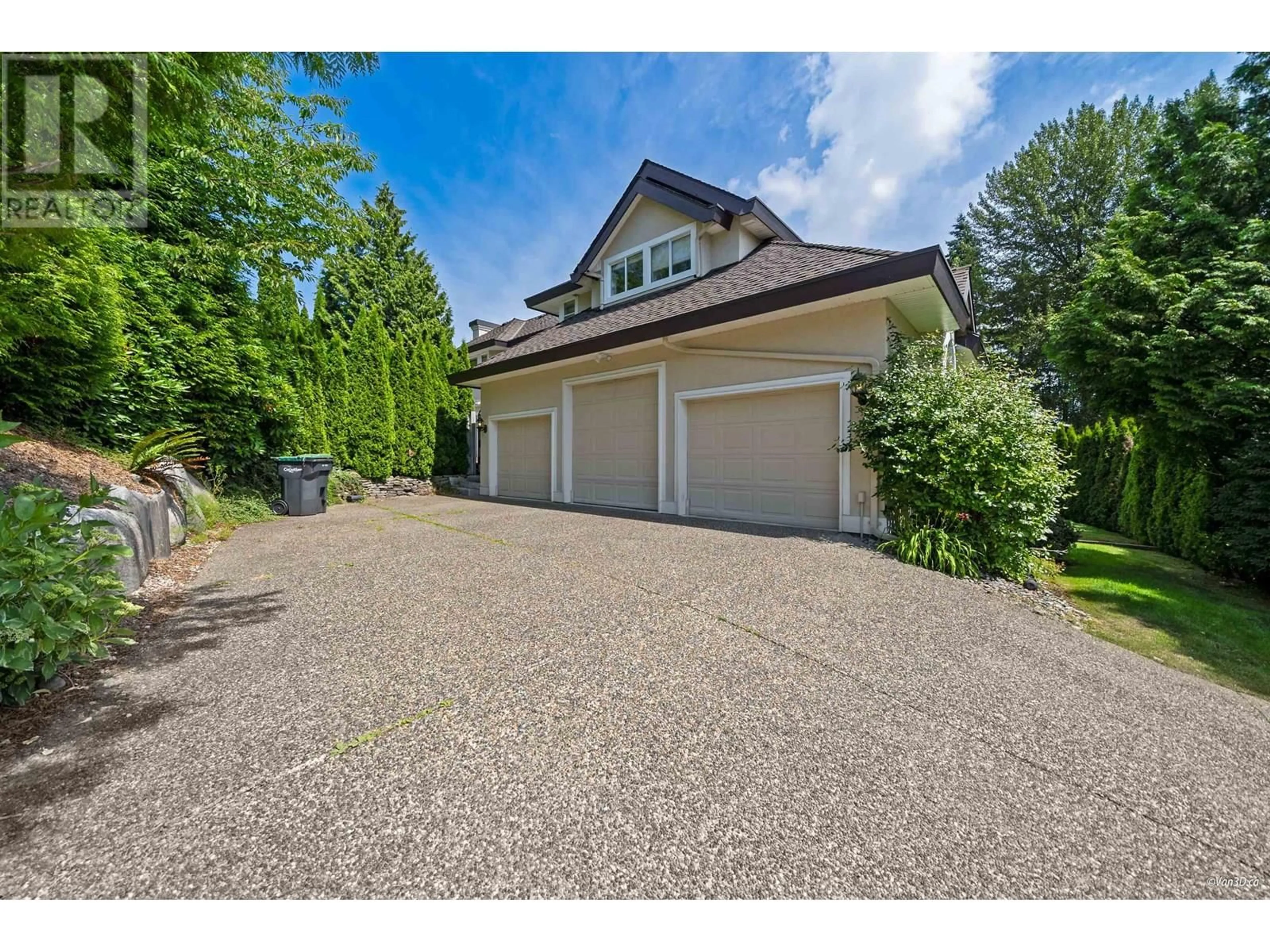 Indoor garage for 1532 PARKWAY BOULEVARD, Coquitlam British Columbia V3E2V7