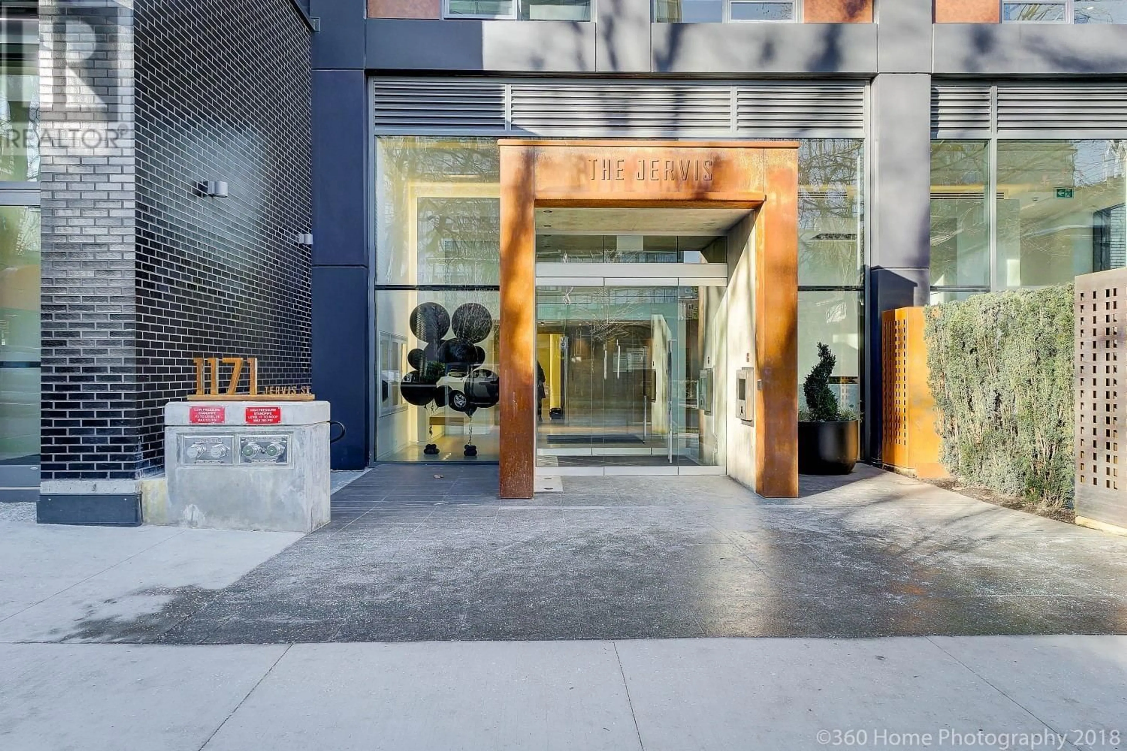 Indoor foyer for 1601 - 1171 JERVIS STREET, Vancouver British Columbia V6E0C9