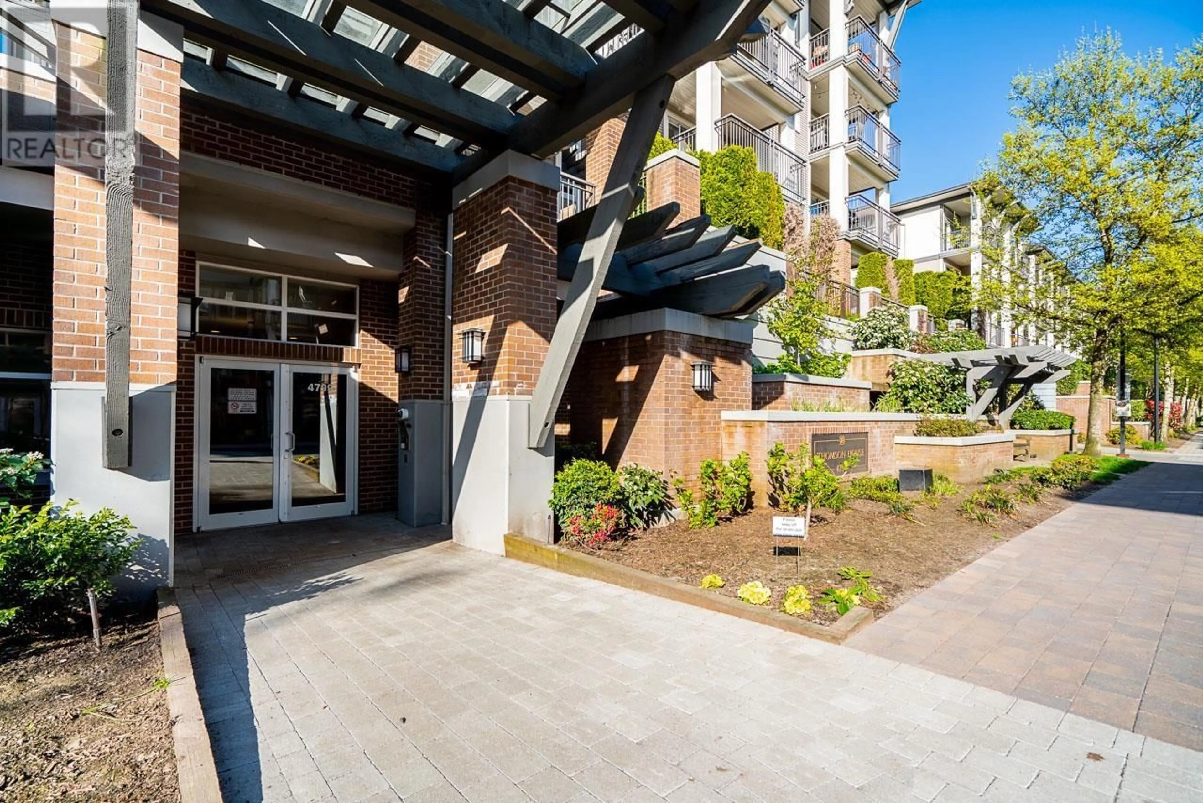 Indoor foyer for 312 - 4799 BRENTWOOD DRIVE, Burnaby British Columbia V5C0C4