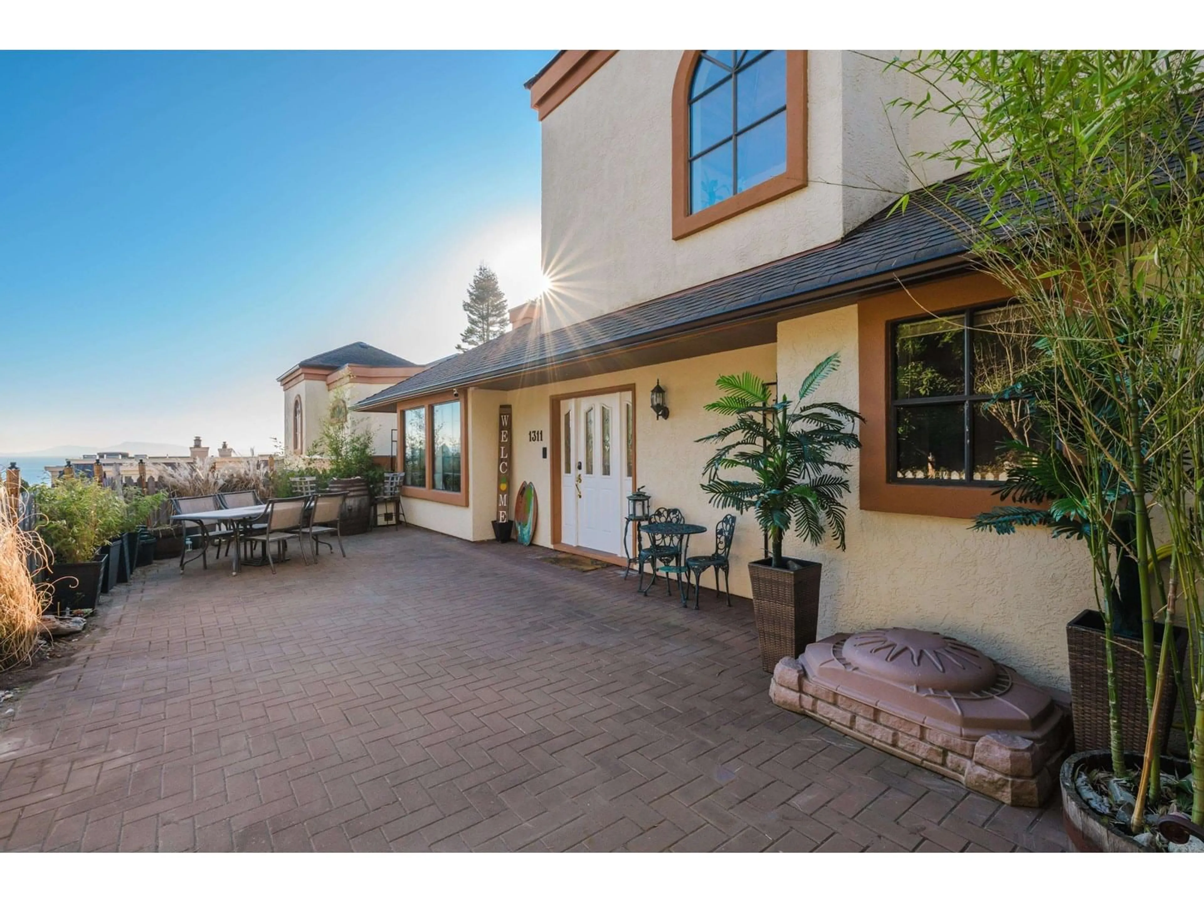 Patio, unknown for 1311 133A, Surrey British Columbia V4A4C4