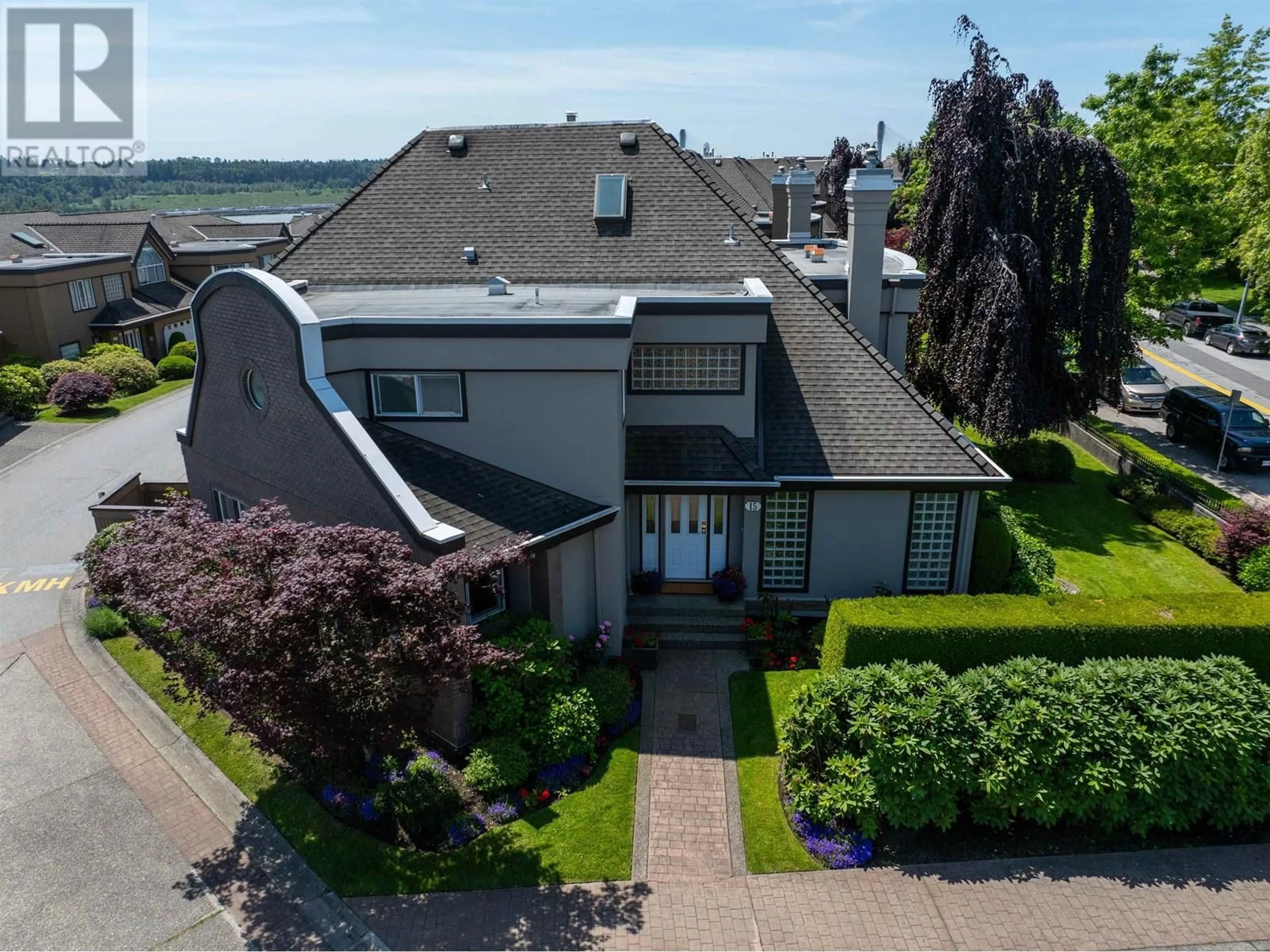 A pic from outside/outdoor area/front of a property/back of a property/a pic from drone, unknown for 15 - 788 CITADEL DRIVE, Port Coquitlam British Columbia V3C6G9