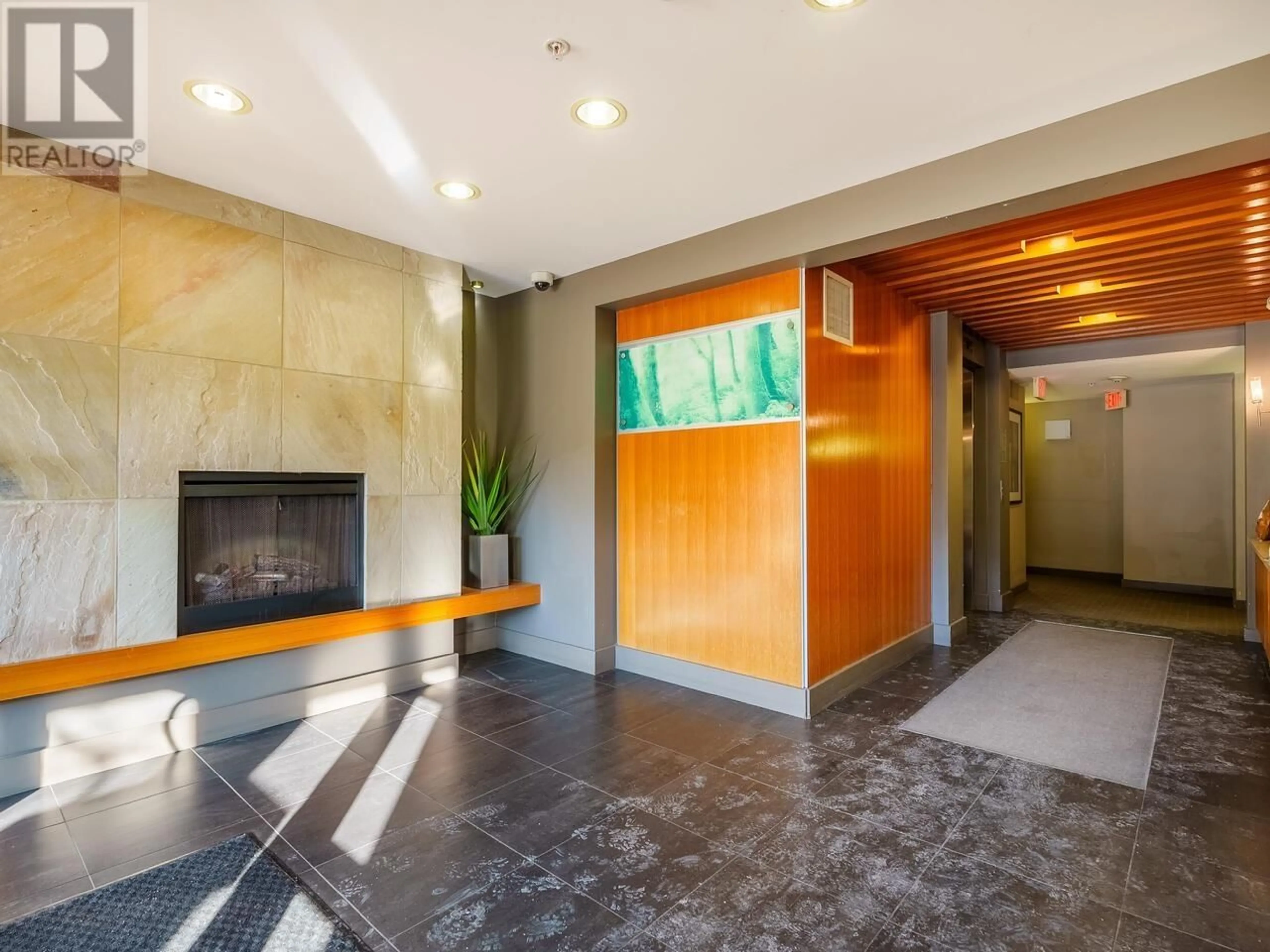 Indoor foyer for 505 - 9319 UNIVERSITY CRESCENT, Burnaby British Columbia V5A4Y5