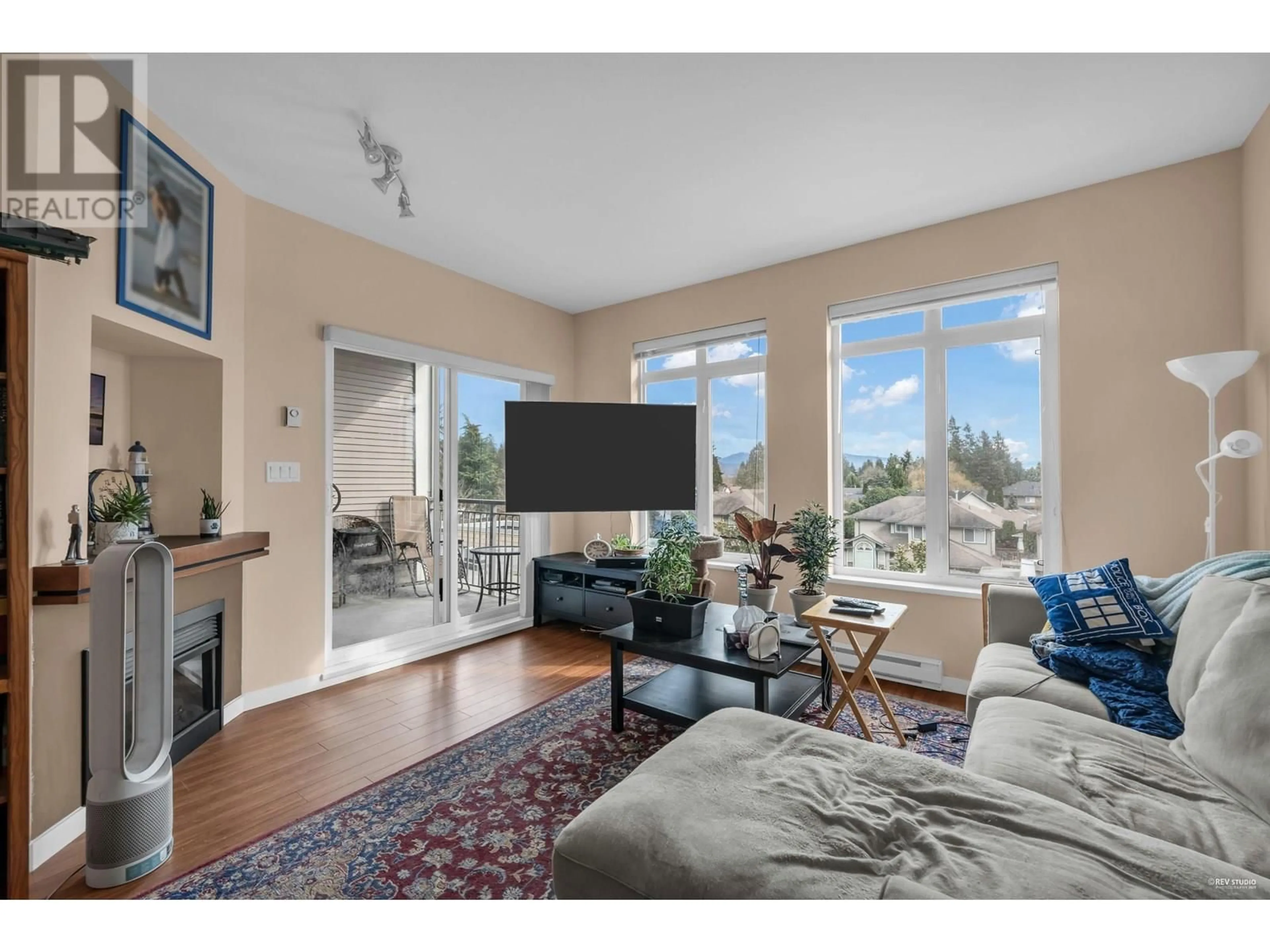 Living room with furniture, unknown for 315 - 12350 HARRIS ROAD, Pitt Meadows British Columbia V3Y0C5